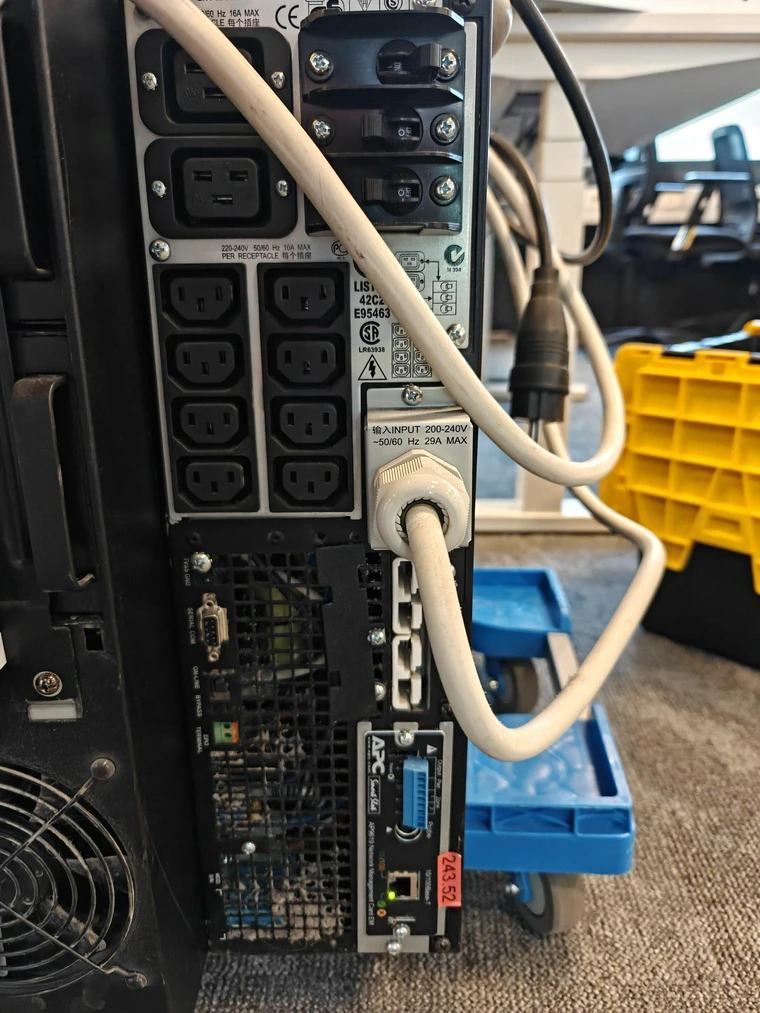 SELT / SOLD APC Smart-UPS varaaflgjafi 3