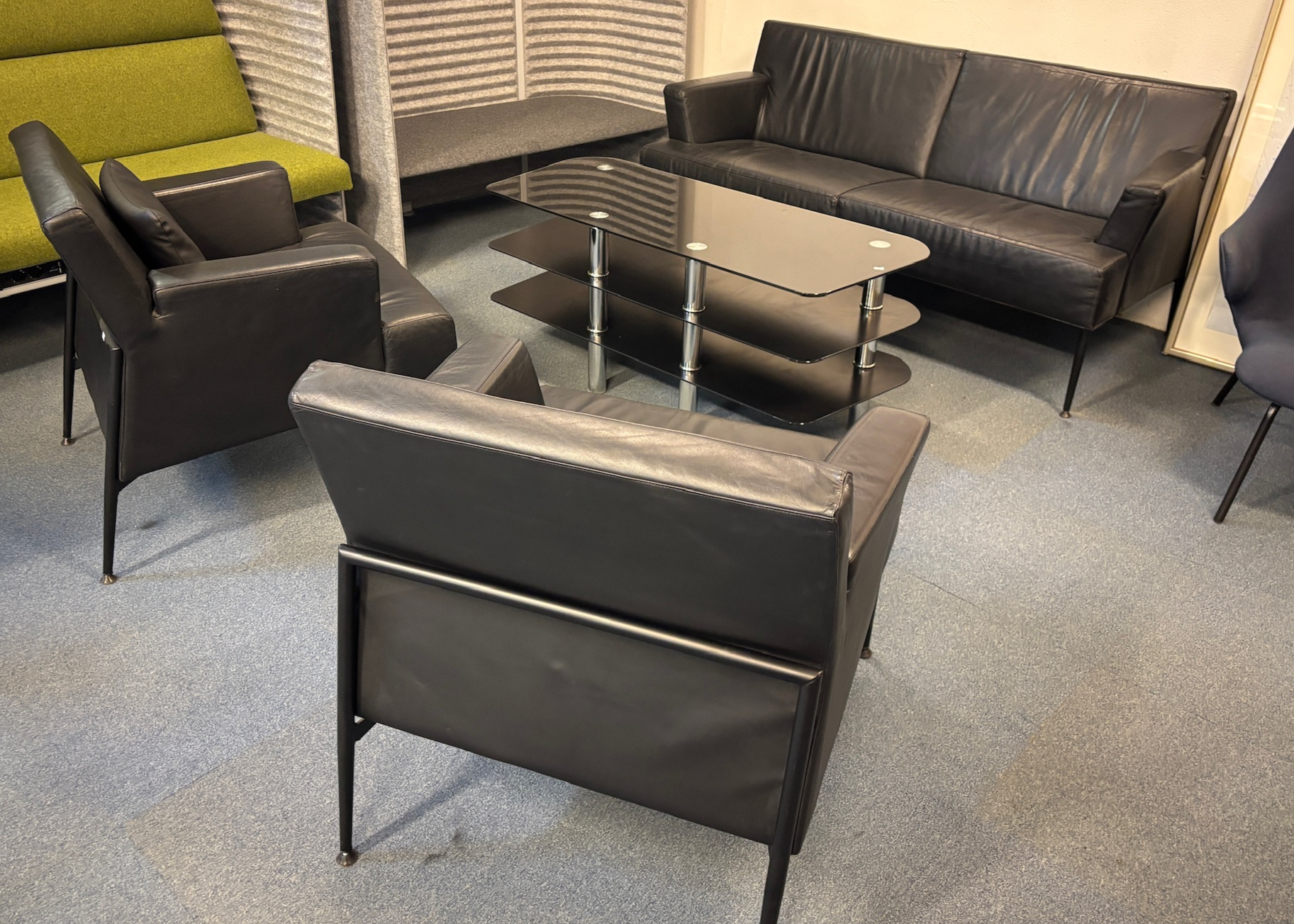 SELT / SOLD Kinnarps leðursófasett frá Pennanum 3