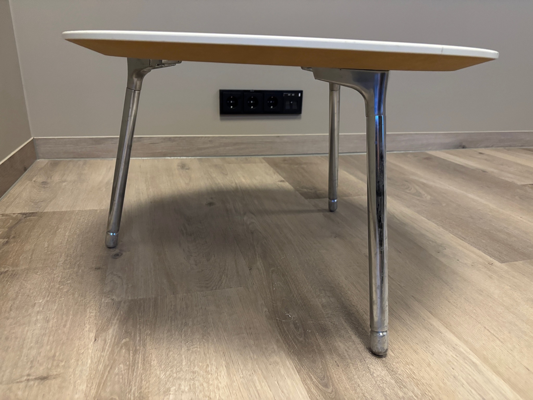 SELT / SOLD Hringborð hvítt Ø60 x H36 sm. 7