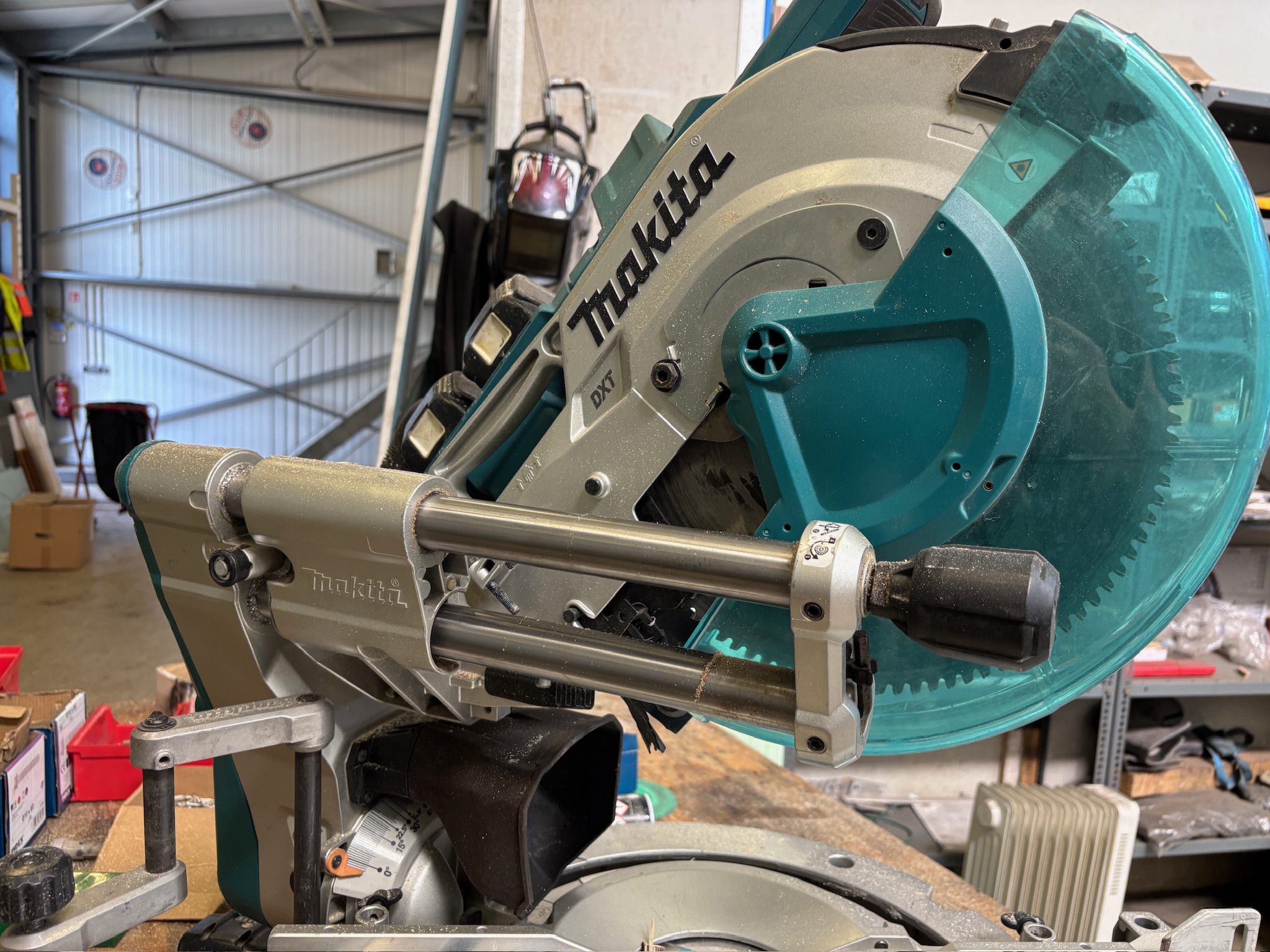 SELT / SOLD Makita bútsög og slípirokkur 11