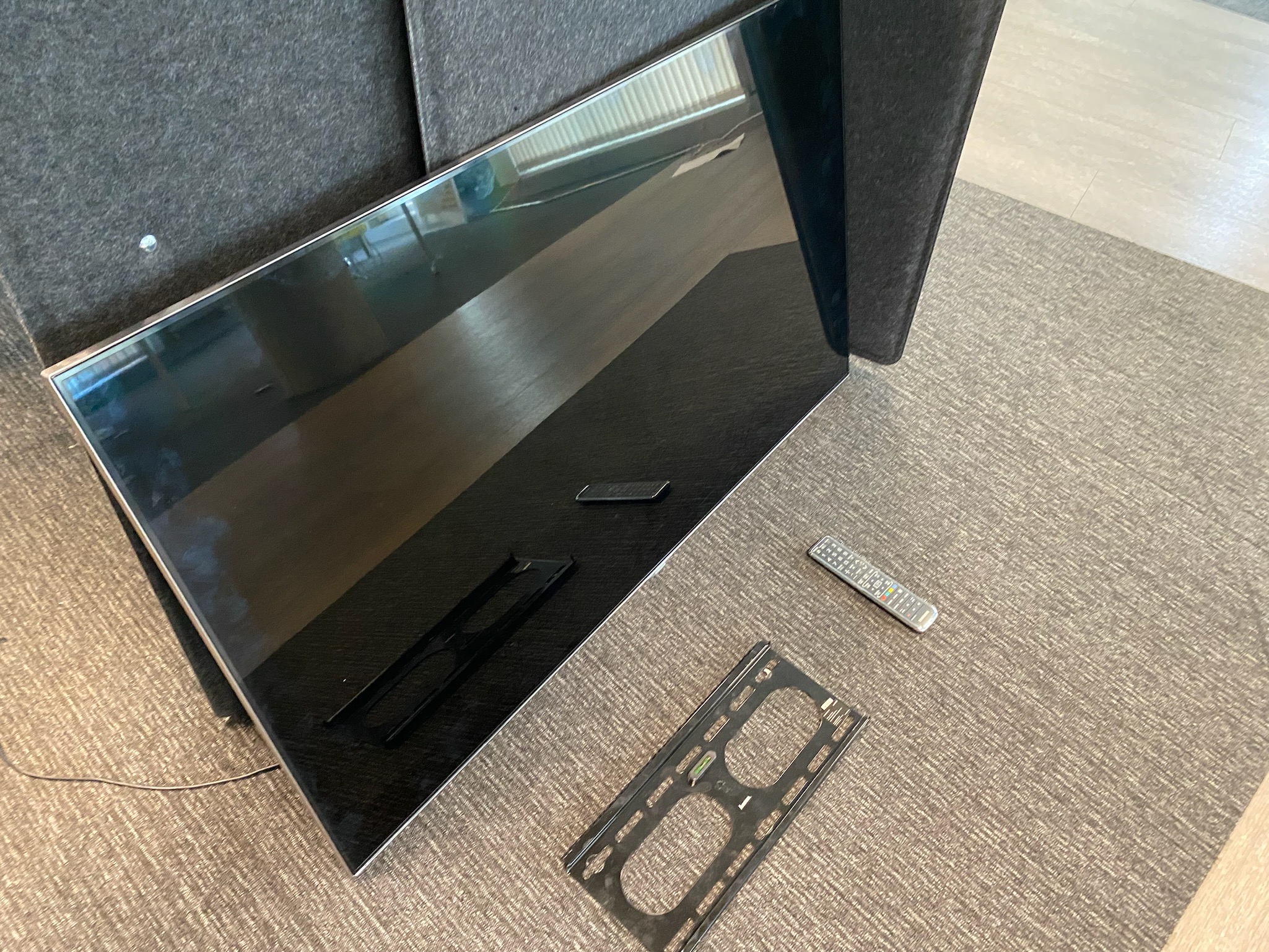 SELT / SOLD - Samsung Sjónvarp 55'' með veggfestingu