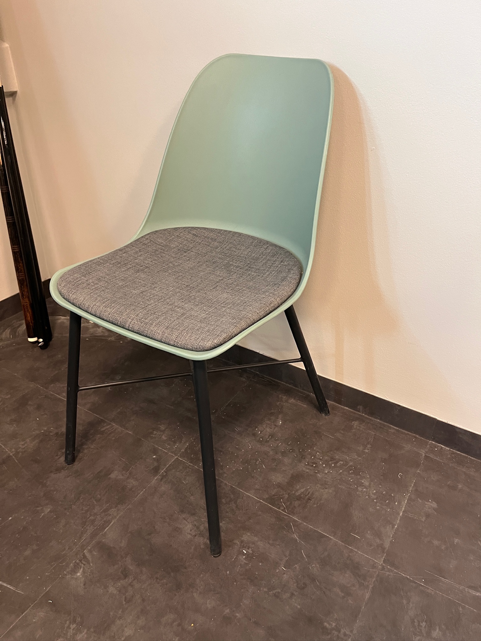 SELT / SOLD Eldhússtólar, 3 litir (6 stk.) 2