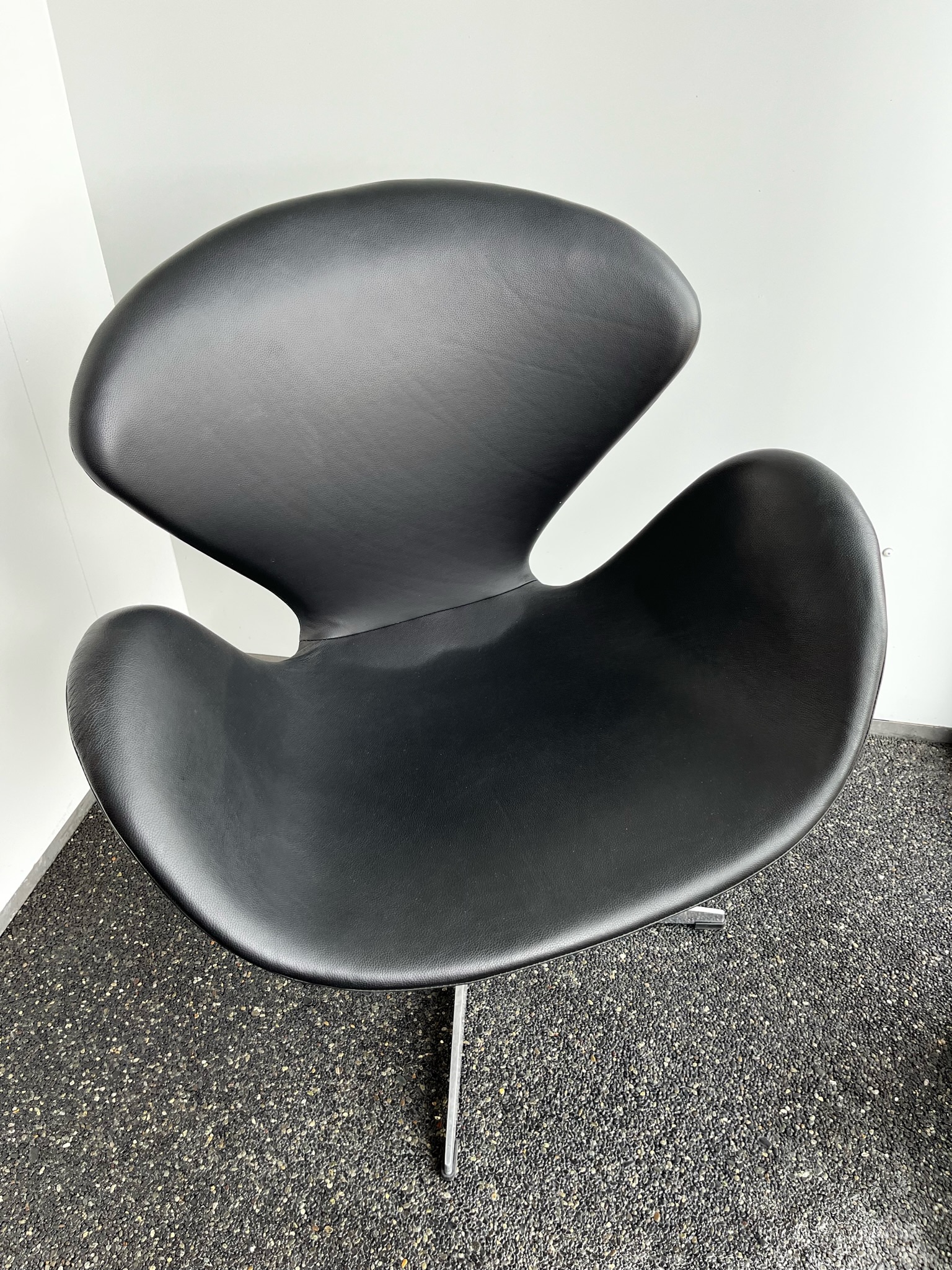 SELT / SOLD Flottur leðurstóll (2 stk.) 3