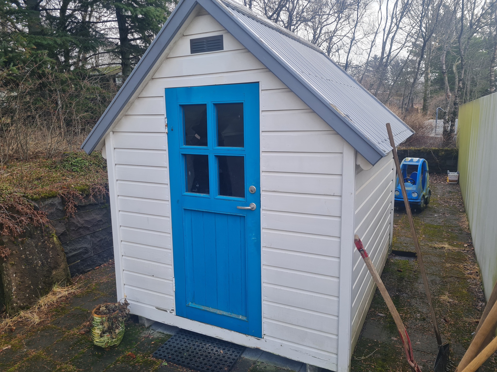 SELT / SOLD - Garðhús - útikofi - flott og vönduð smíði - L230 x B170