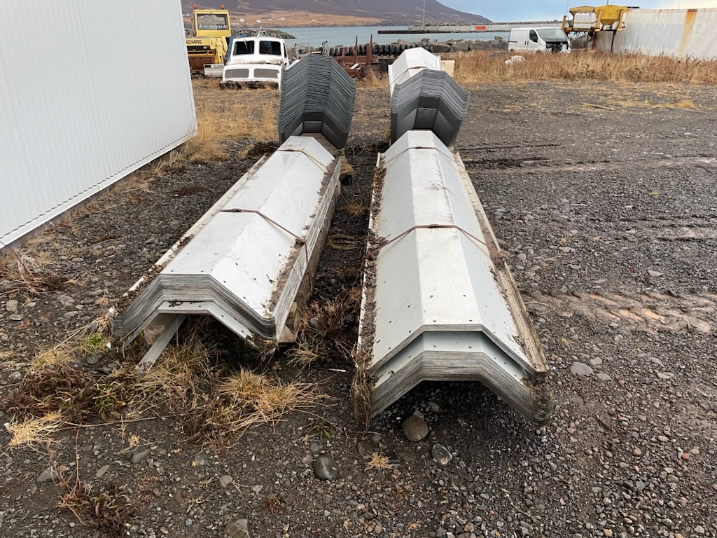 SELT / SOLD - Durospan - tækjahús - 250fm. 25mx10m -hurðar á báðum endum 5
