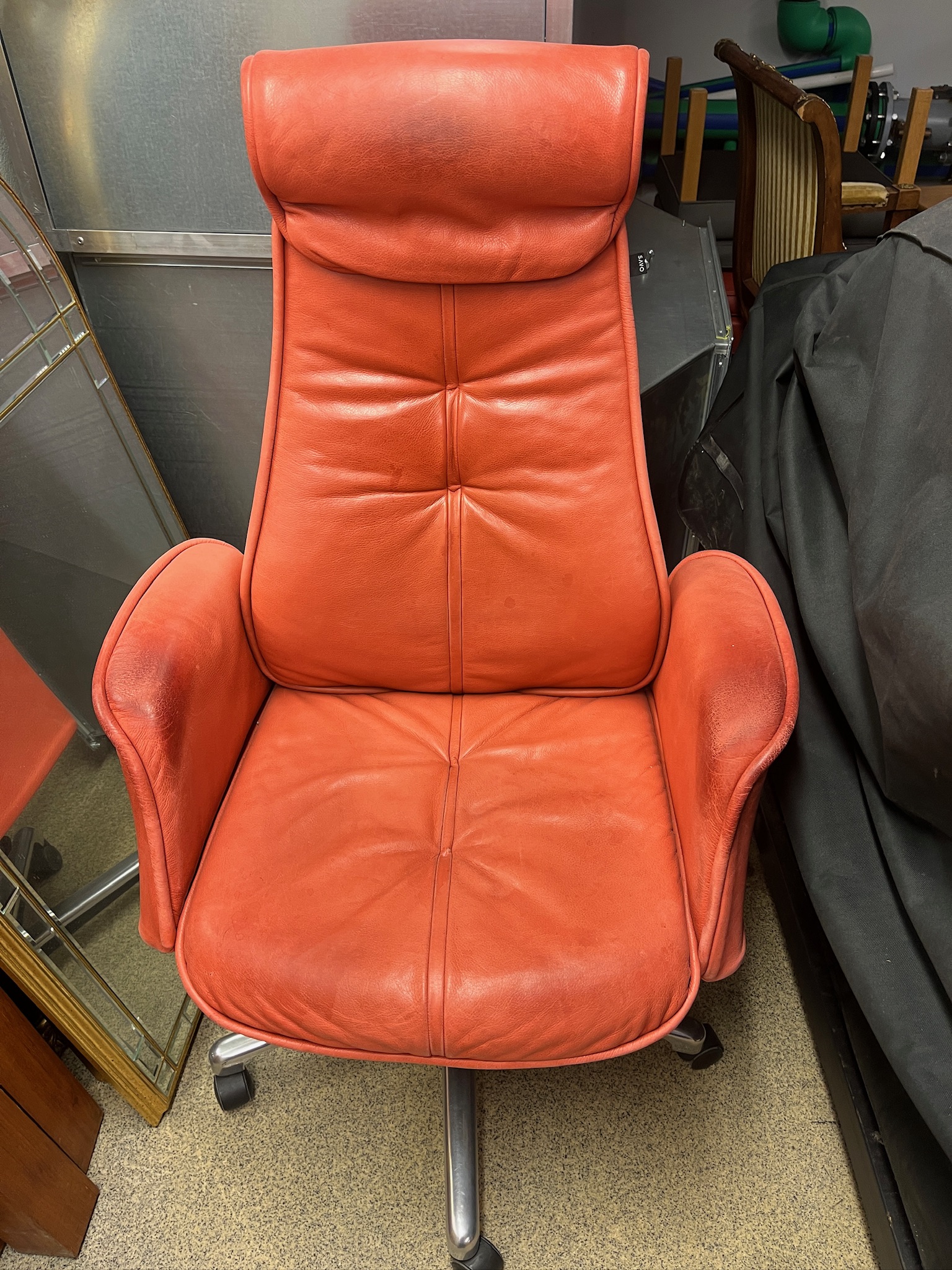 SELT / SOLD Fundarstóll með háu baki frá Á. Guðmundsson