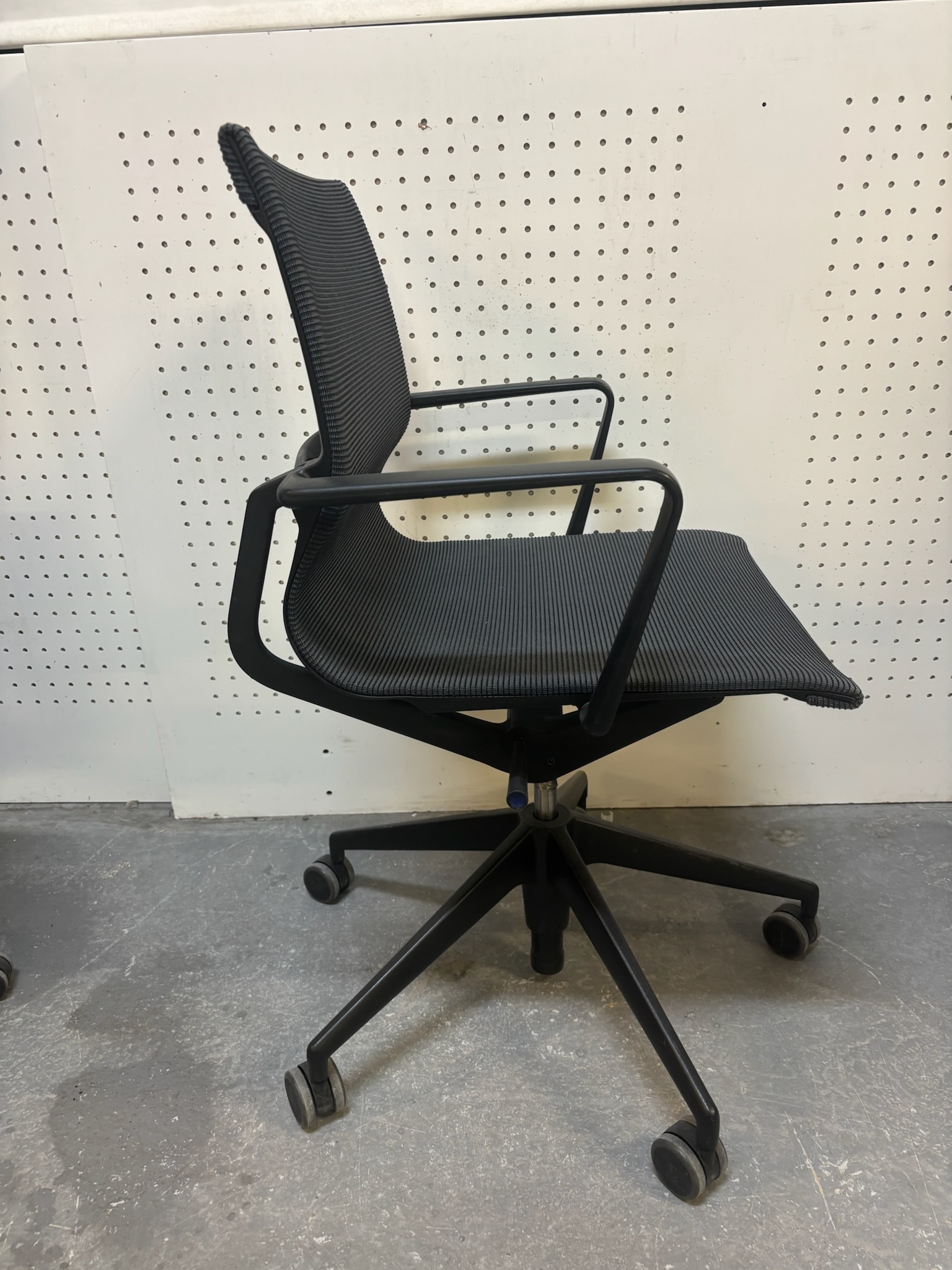 SELT / SOLD Vitra stóll frá Pennanum 2