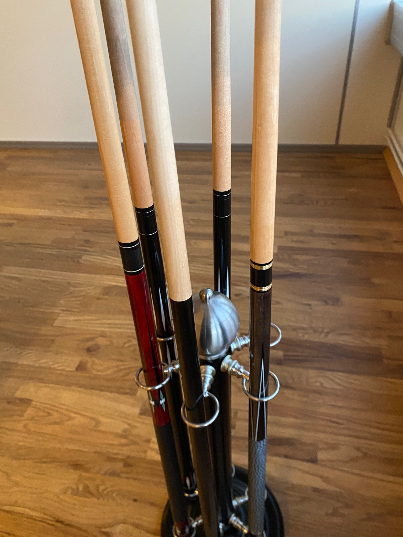 SELT / SOLD Buffalo poolborð - 8 fet - kúlur,2 kjuðar,kjuðastandur 12