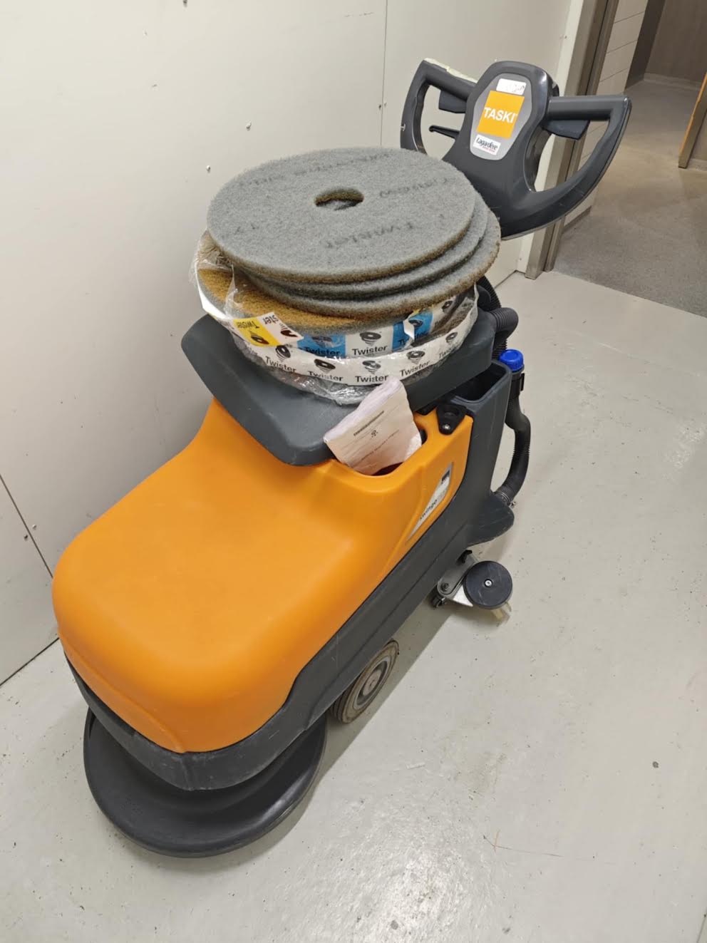 SELT / SOLD Taski Swingo gólfþvottavél frá Tandur (2023) 2