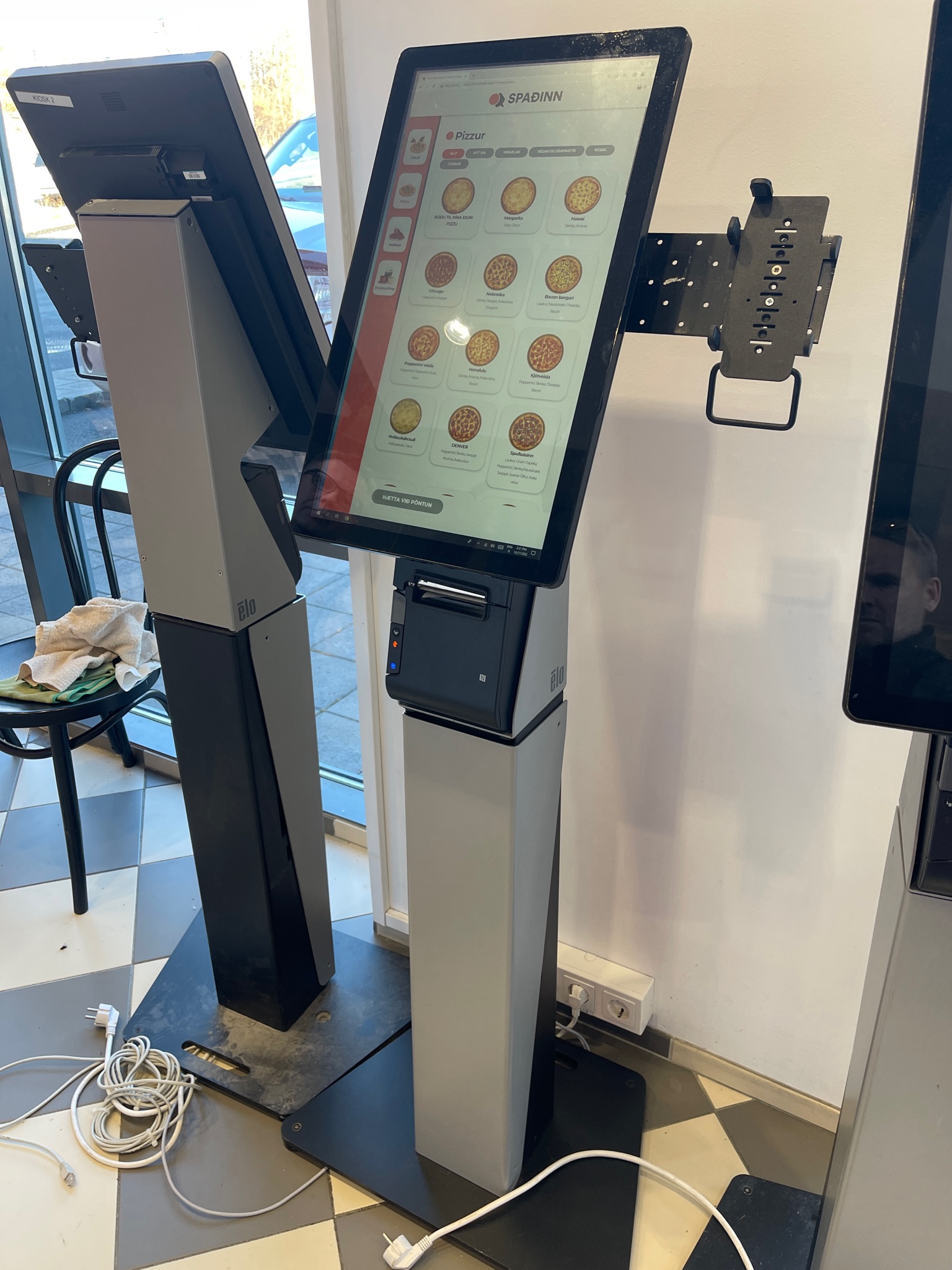 SELT / SOLD - Elo KIOSK - pöntunarsnertiskjár - nokkrir til