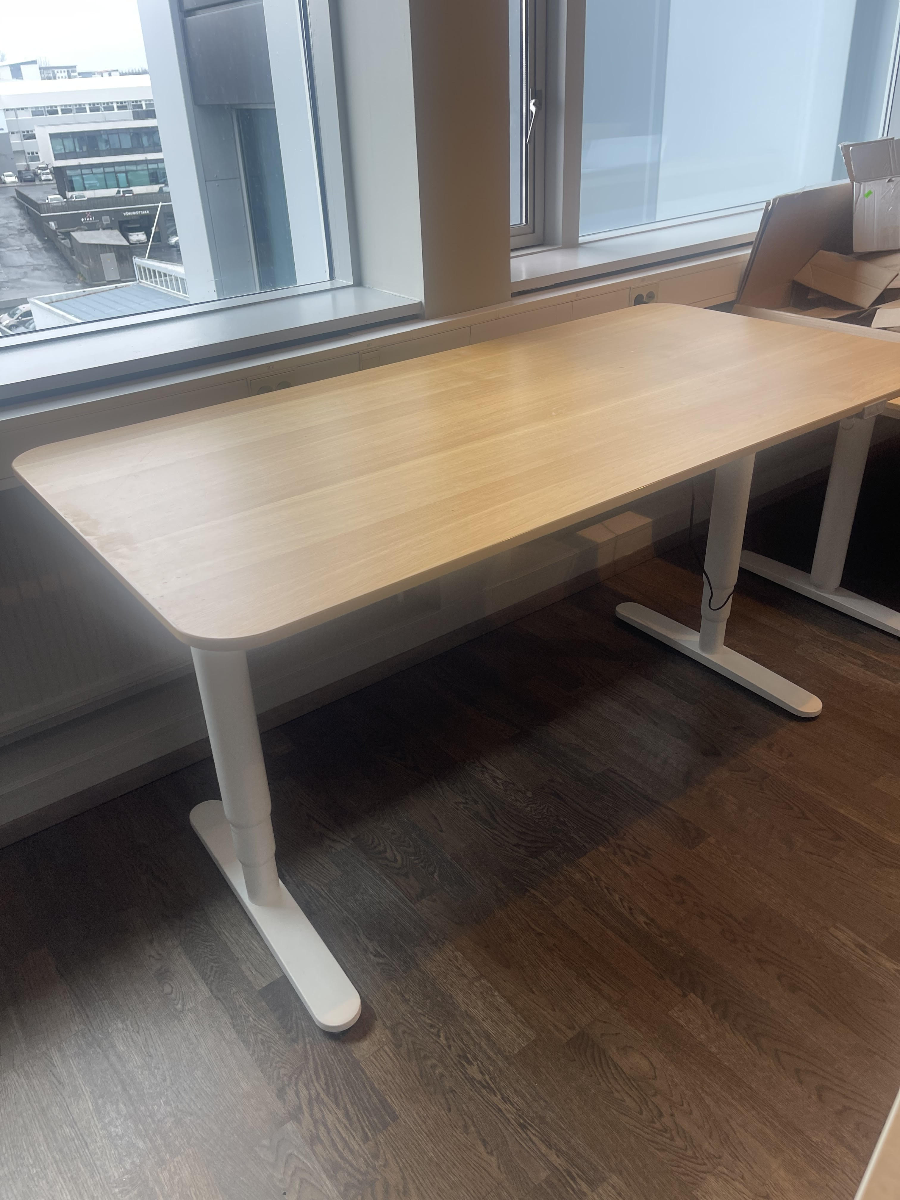 SELT / SOLD IKEA rafmagnsborð, B140 x D60 sm.