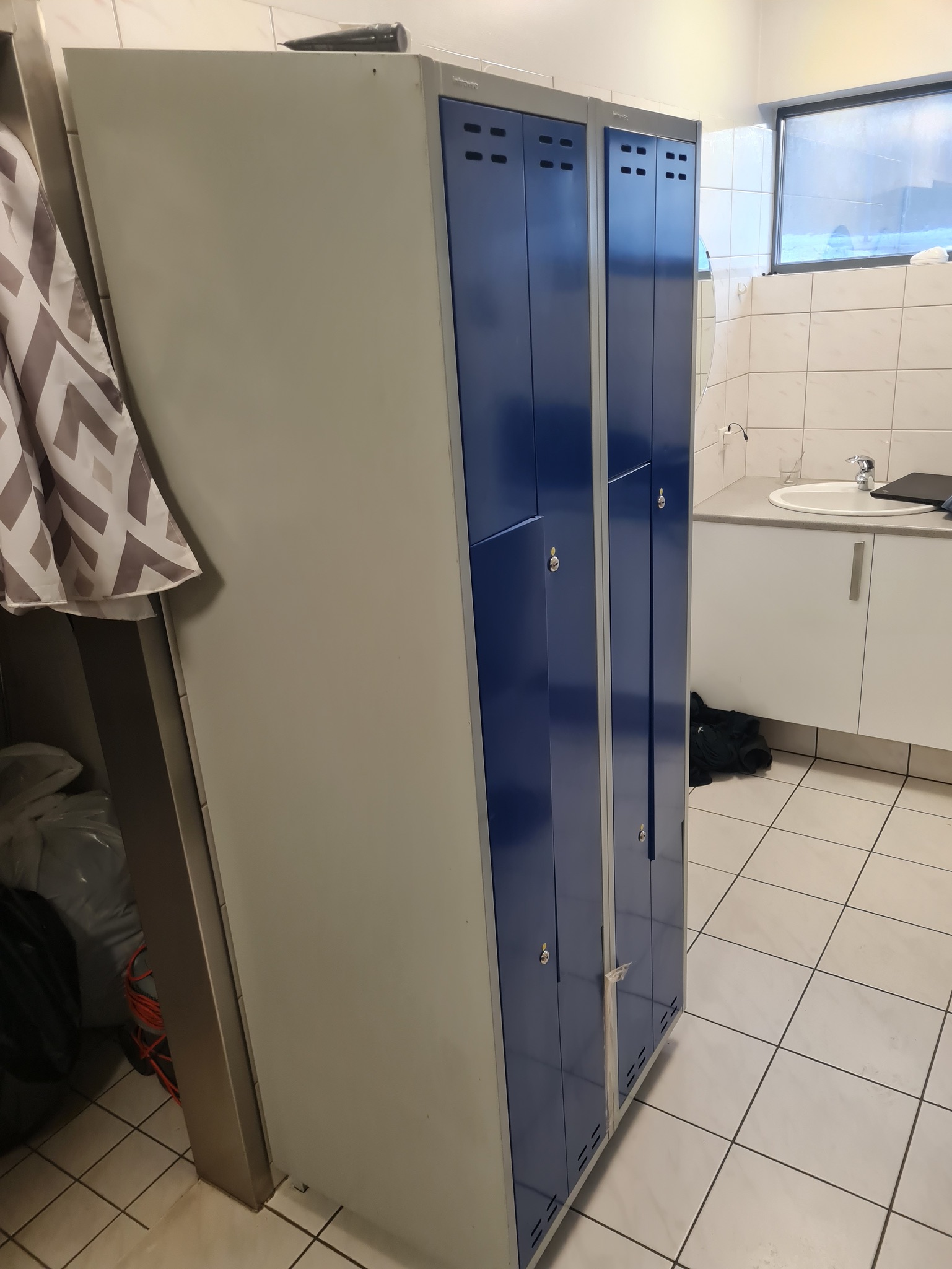 SELT / SOLD - Starfsmannaskápar - 2 stk 2