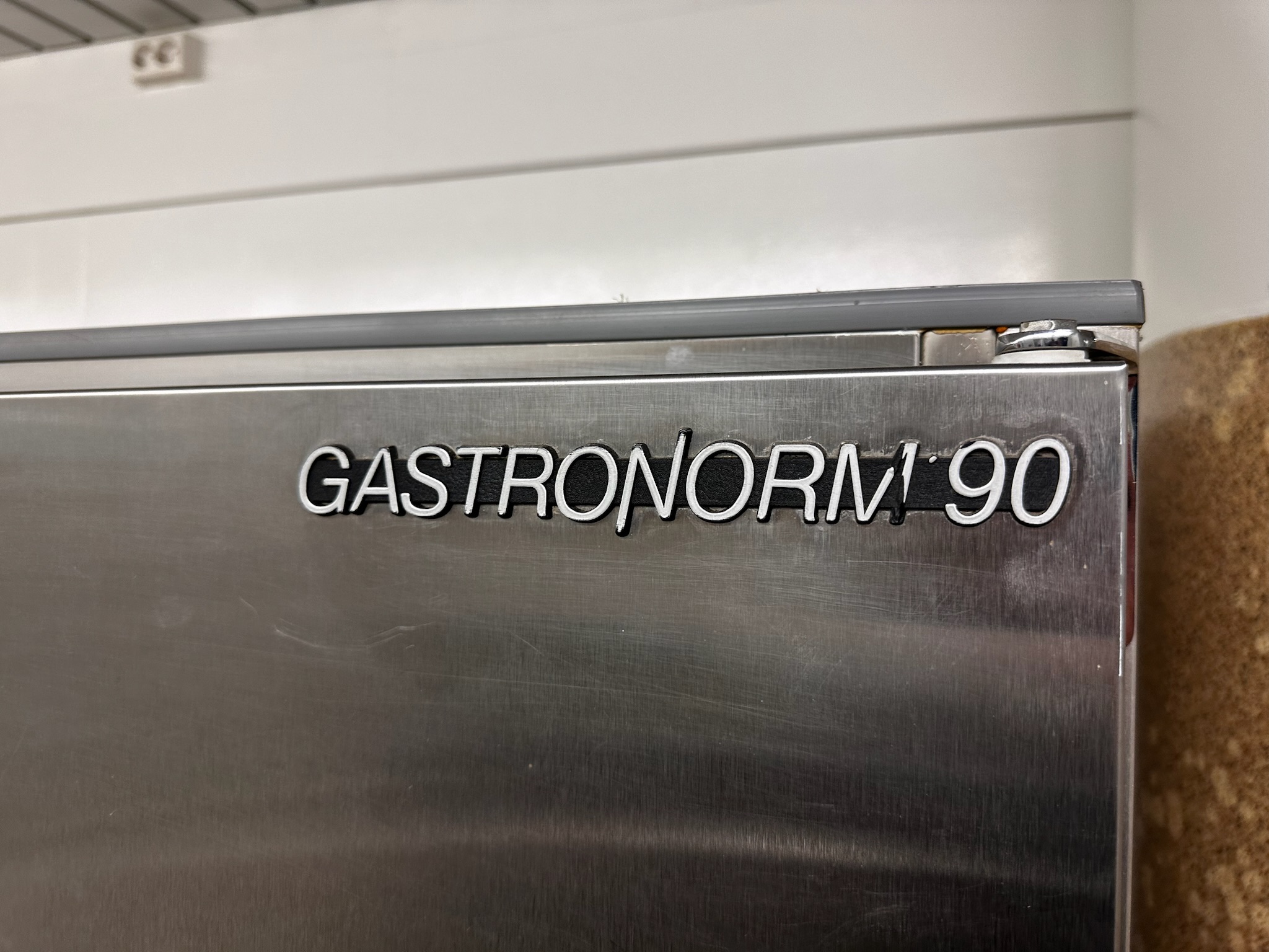 SELT / SOLD Gastronorm 90 kæliskápur, H188 x B140 x D83 sm. 9