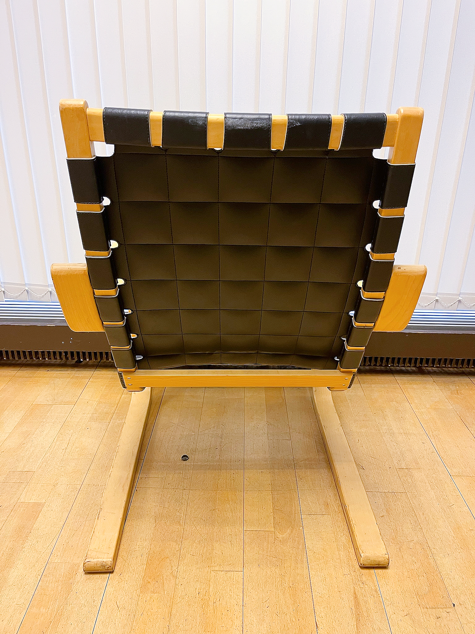 SELT / SOLD Sjaldgæfir Alvar Aalto leður hægindastólar 406, birki (4 stk.) 3