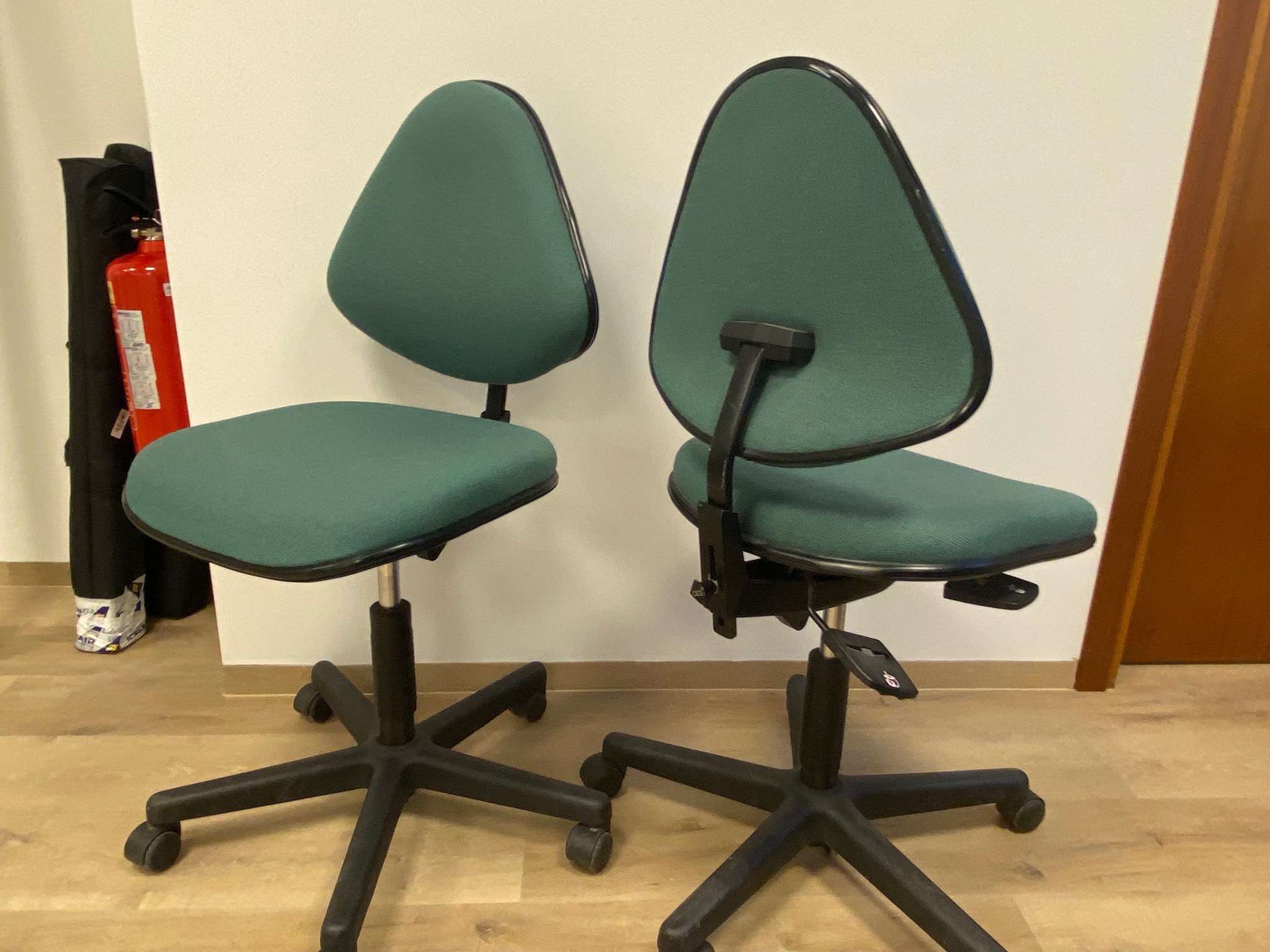SELT / SOLD - ERO skrifstofustóll (2 stk.)