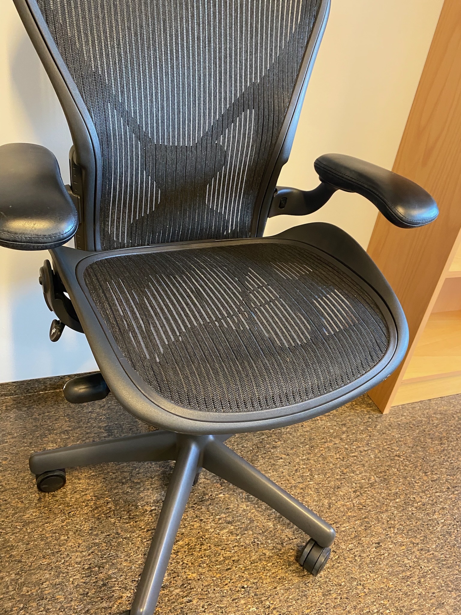 SELT / SOLD Herman Miller Aeron (A stærð) - Alþingi 5