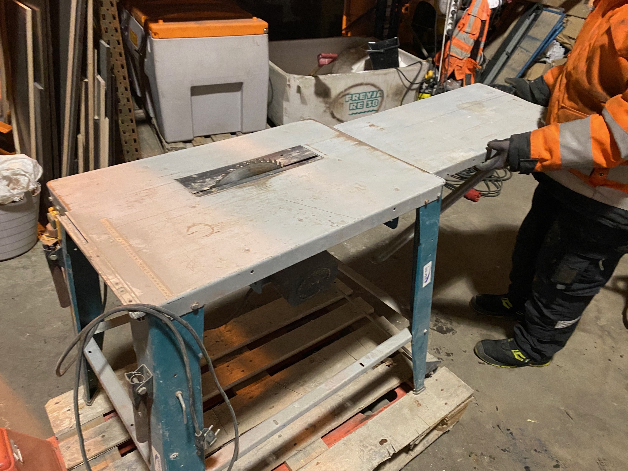 SELT / SOLD - Iðnaðarsög frá Makita 4
