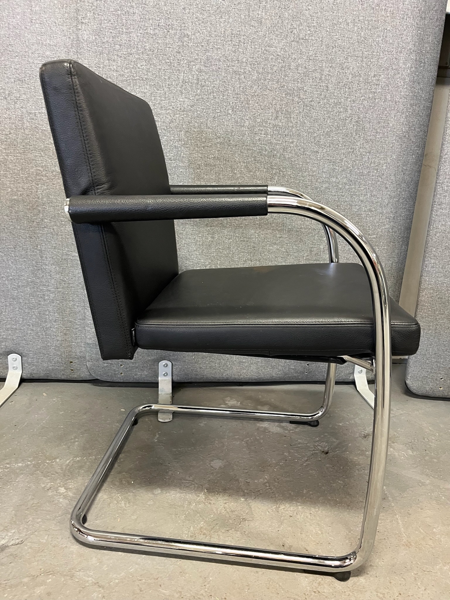 SELT / SOLD Vitra fundarstólarstólar 3