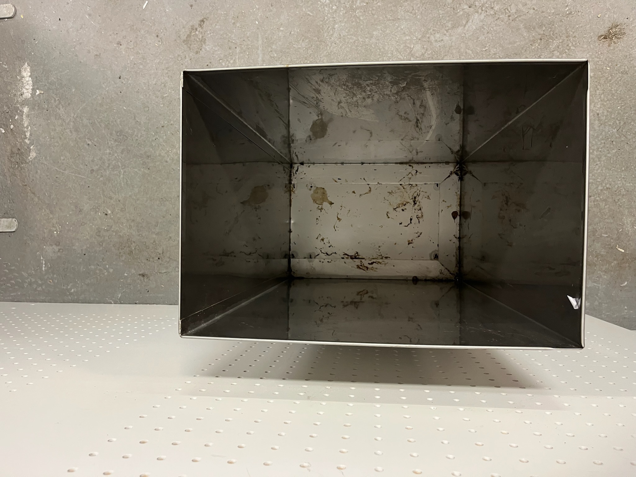 SELT / SOLD Stálbox á hjólum 4
