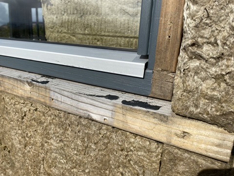 SELT / SOLD - Vandaður gluggi(nr. 1) með opnanlegu fagi, B160 x H108 sm. 12
