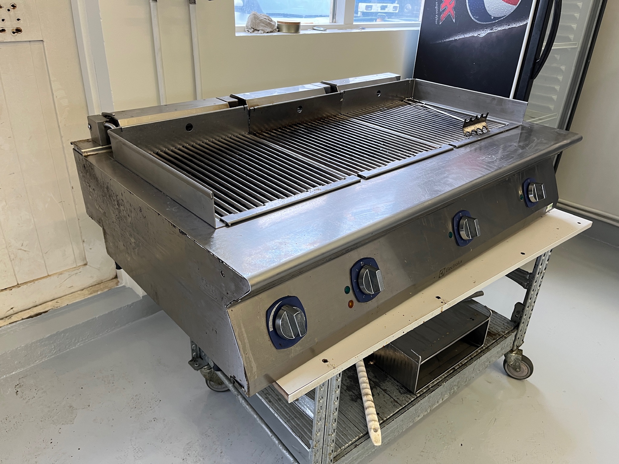 SELT / SOLD Zanussi 700 EVO broiler / grill frá ProGastro, B120 x D73 x H34 sm.