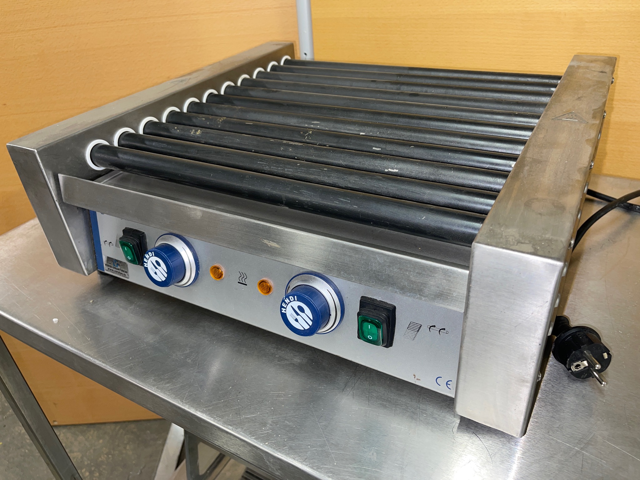 SELT / SOLD Sausage Roller grill - 11 roller 6