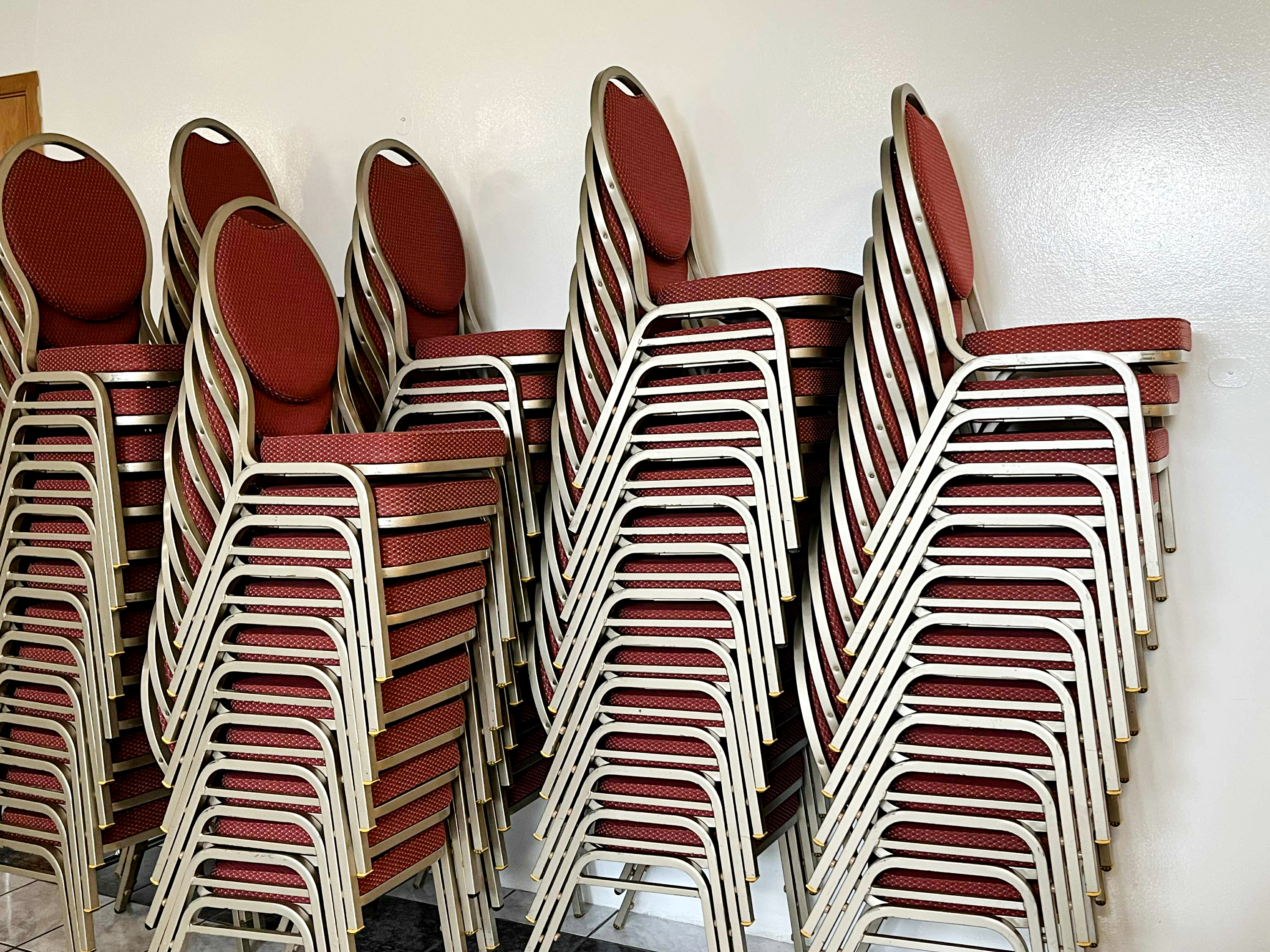 SELT / SOLD Stack Chair veislustólar, staflanlegir 2