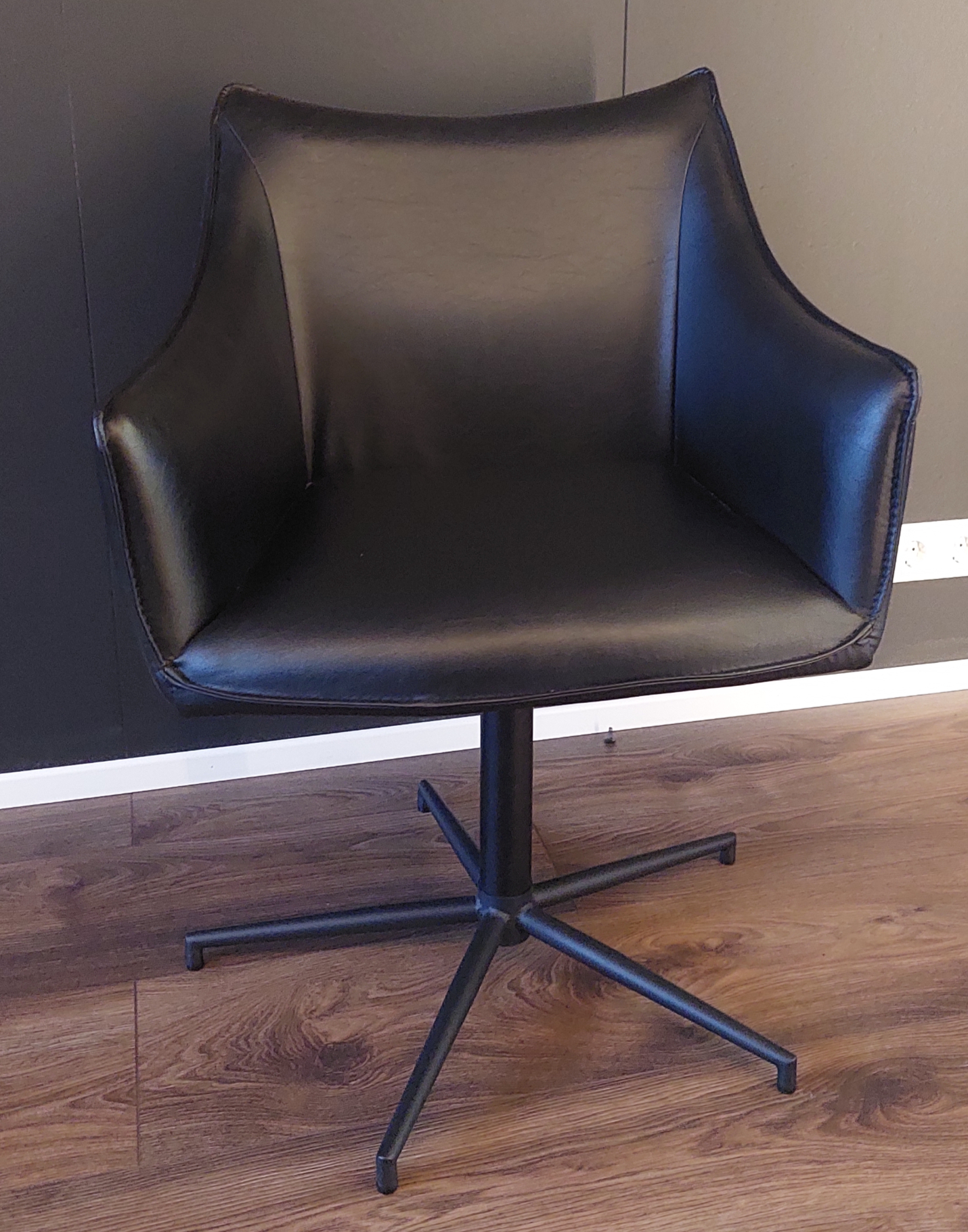 SELT / SOLD Skovby - leðurstóll #55 - sérpöntun - Bústoð 2 stk.