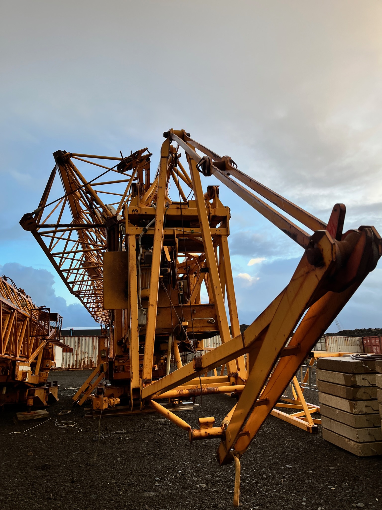 SELT / SOLD - Endurnýtt - Liebherr byggingakrani 63K AB 0325 11