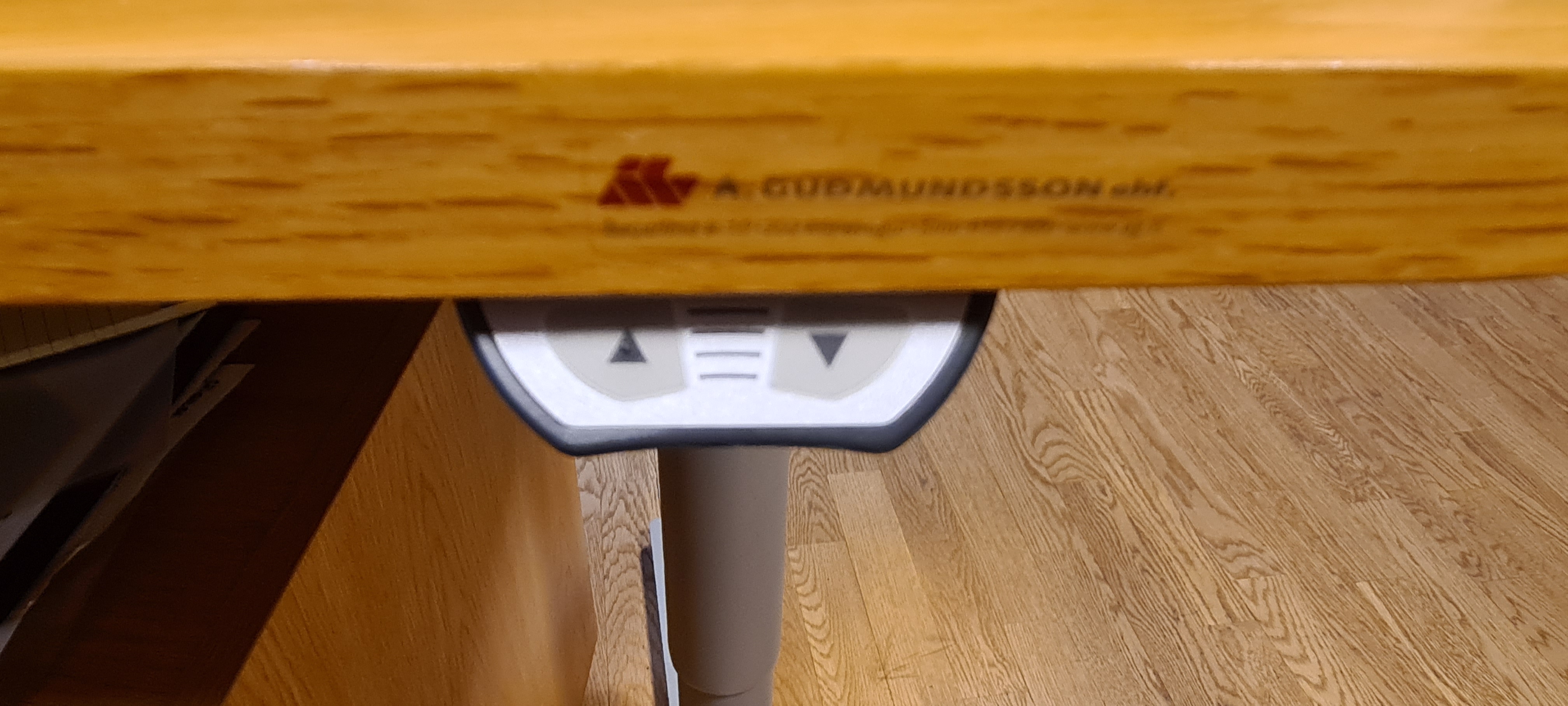 SELT - Nýleg hornrafmagnsborð frá Á.Guðmunds - með spjaldi 5