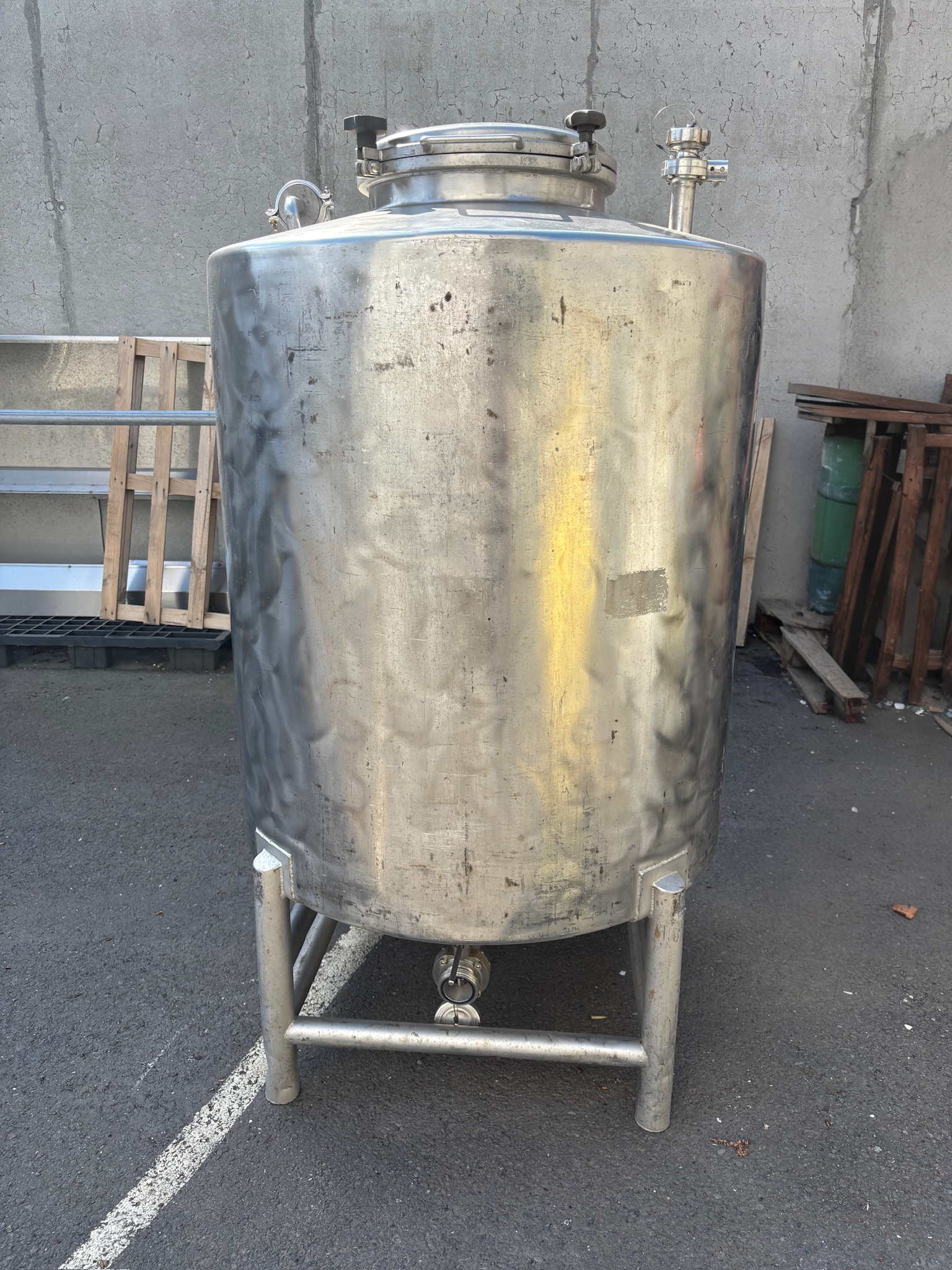 SELT / SOLD Ryðfrír tankur, 300 lítrar 2