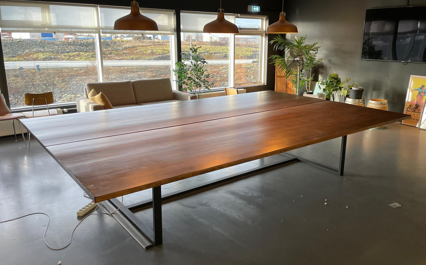 SELT/SOLFundarborð / borðstofuborð frá Happie Furniture, íslensk hönnun, L350xB2