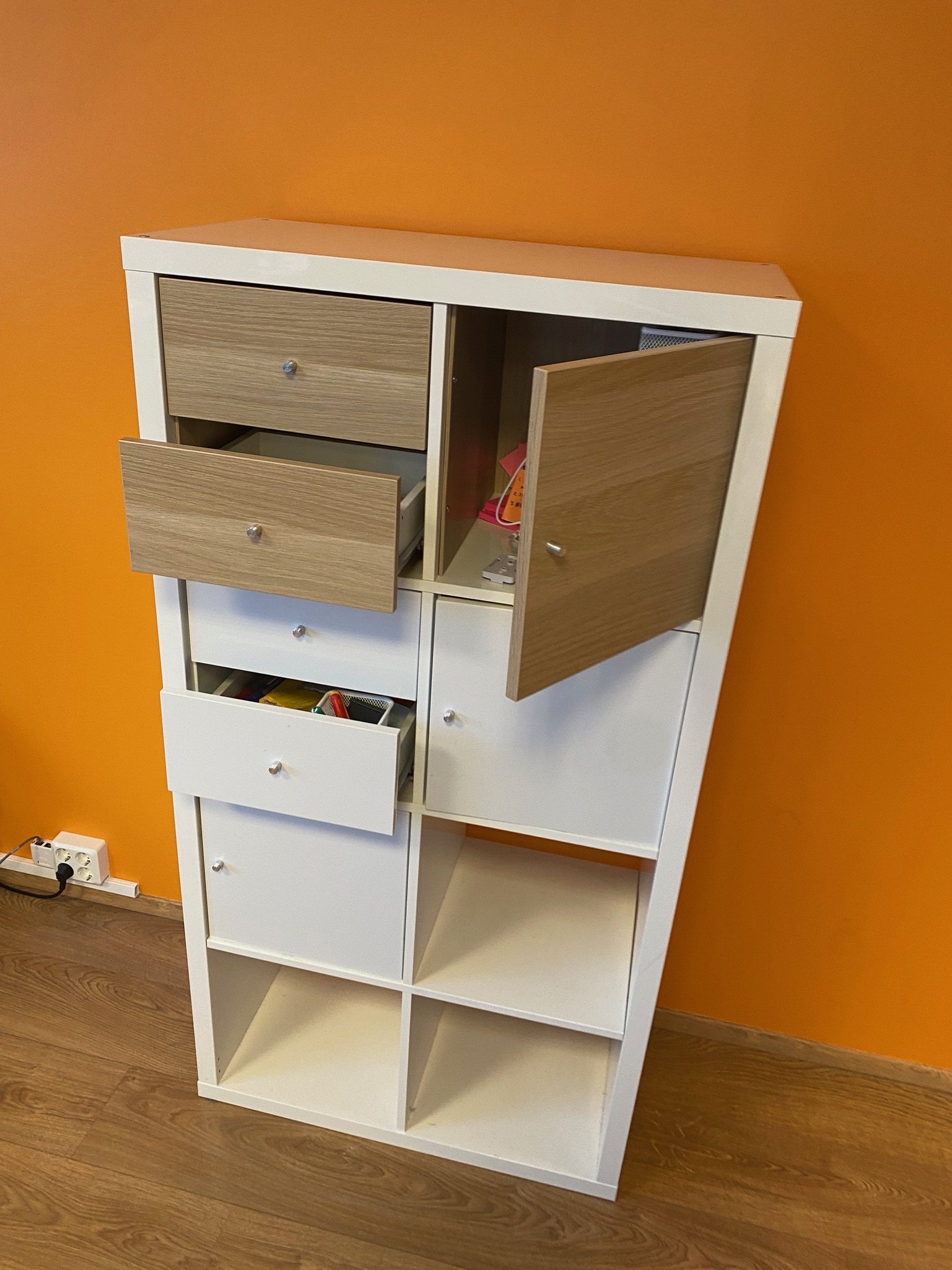SELT / SOLD - Flottur IKEA skápur H146sm. x B76sm. 5