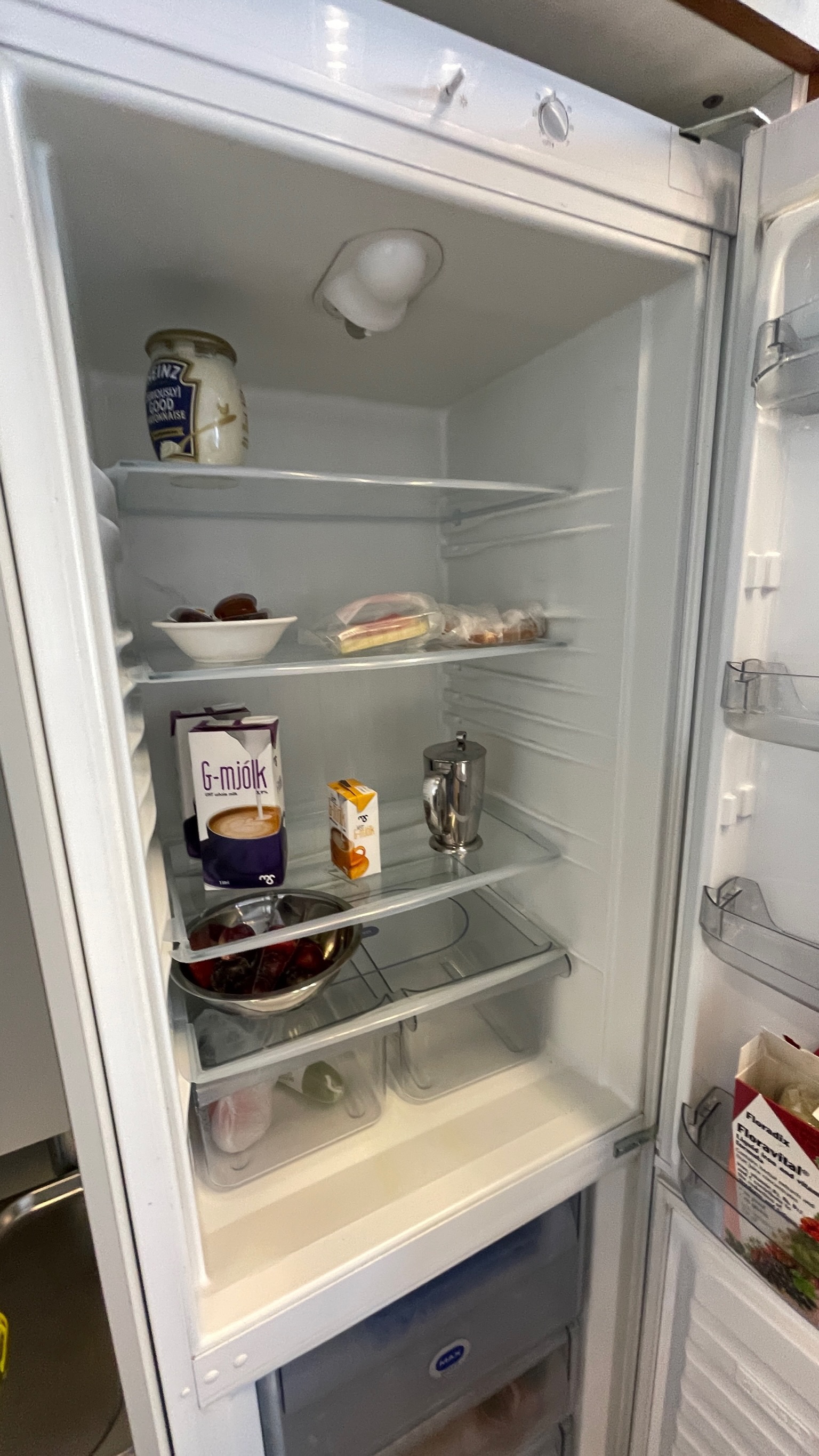 SELT / SOLD Whirlpool kæliskápur með fyrsti - Alþingi 3