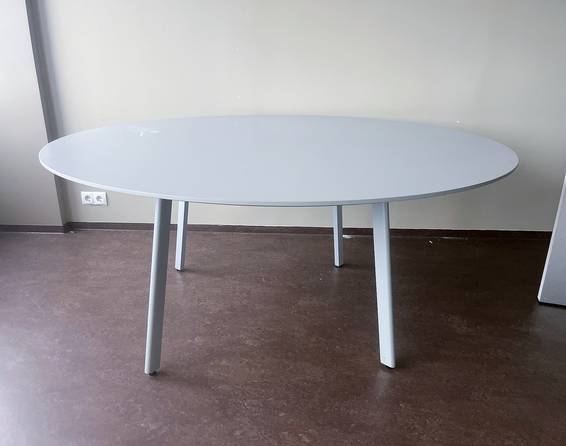 SELT / SOLD Hringborð frá Á. Guðmundsson, Ø160sm.
