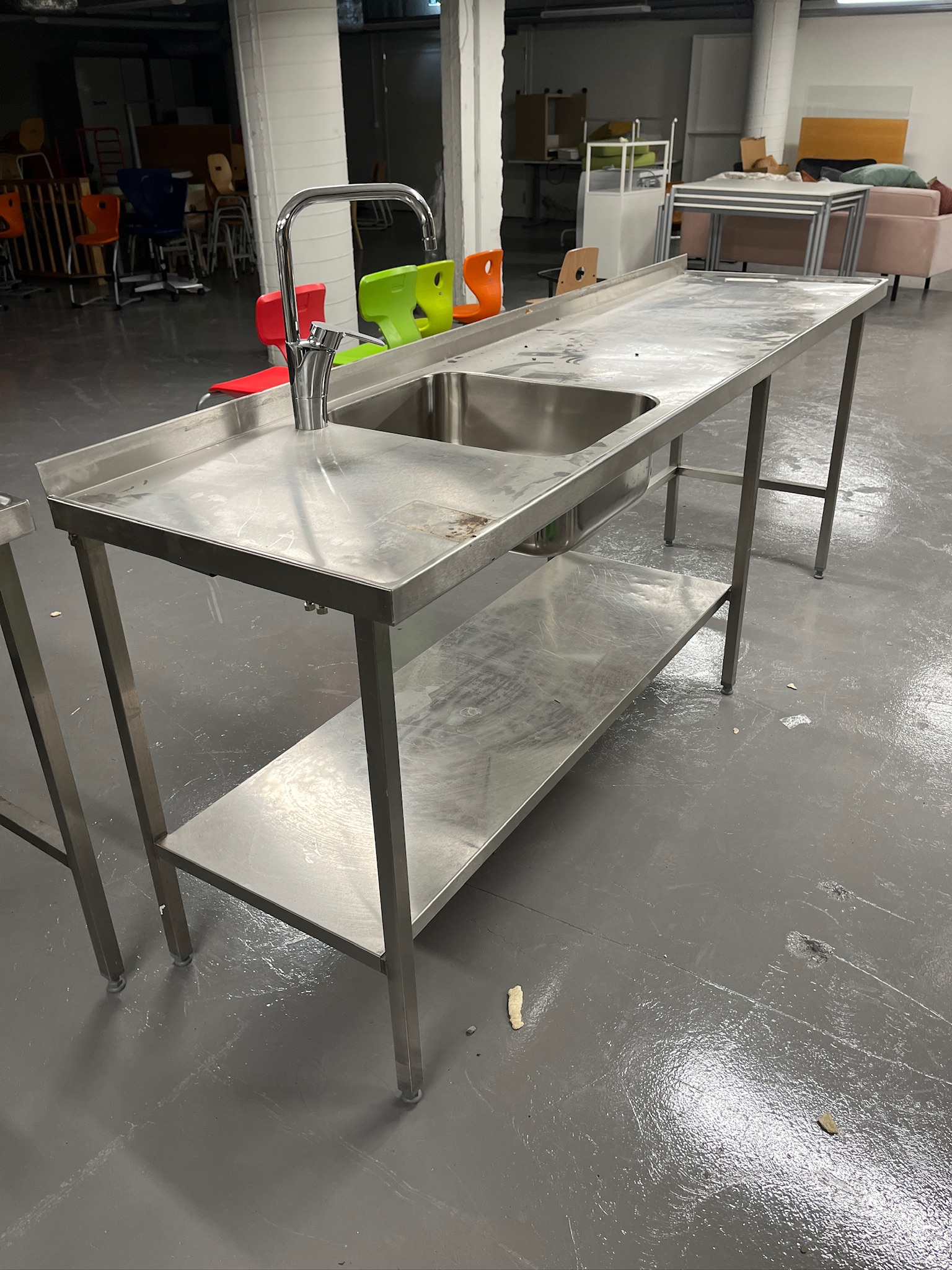 SELT / SOLD - Stálvaskur með blöndunartæki - B230 x D60 sm.