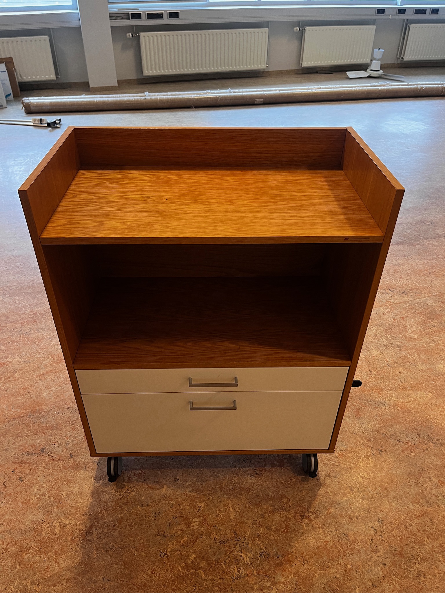 SELT / SOLD Skrifstofuskápur á hjólum frá Á. Guðmundsson