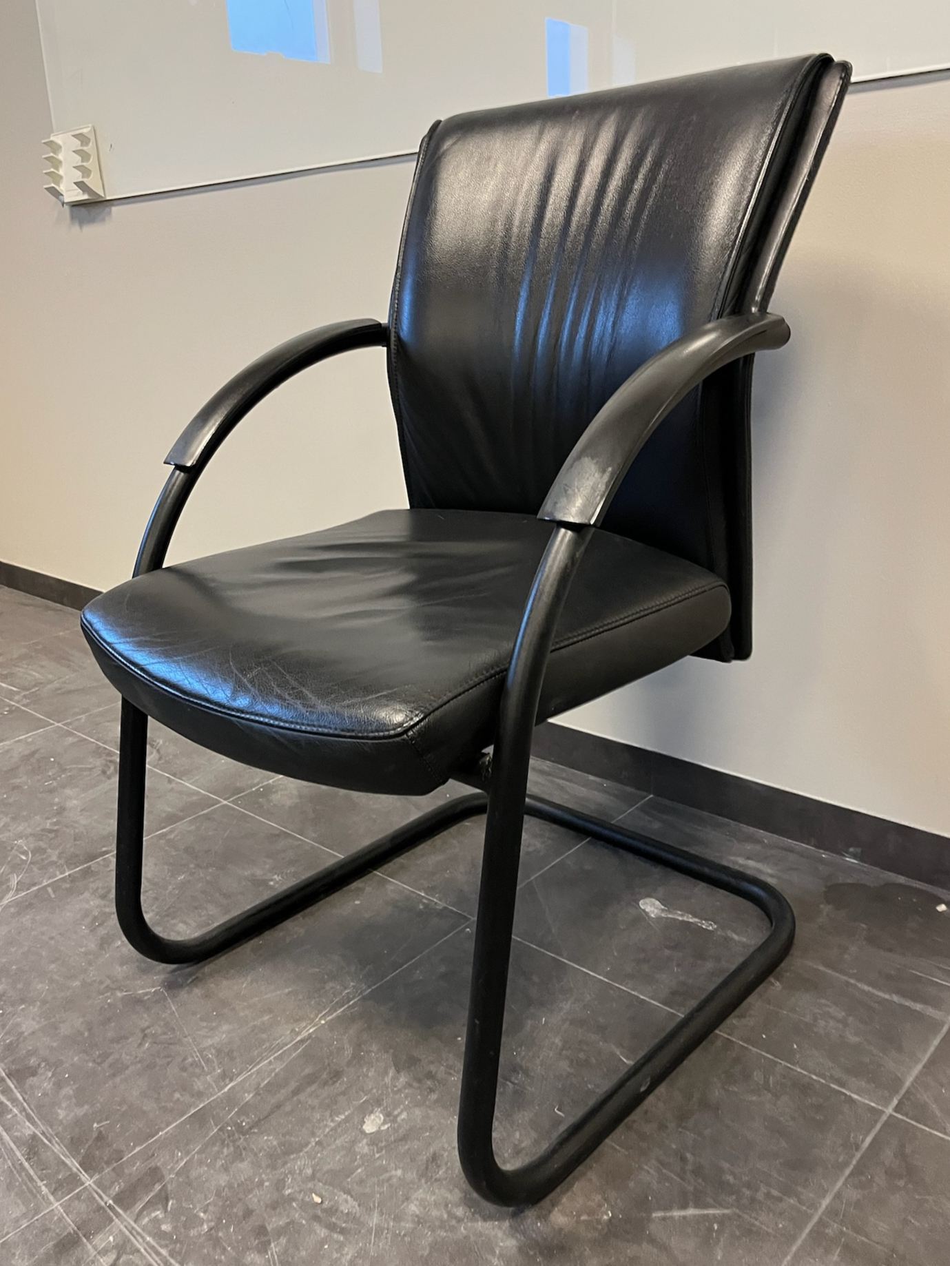 SELT / SOLD Fundarstólar, leður 2