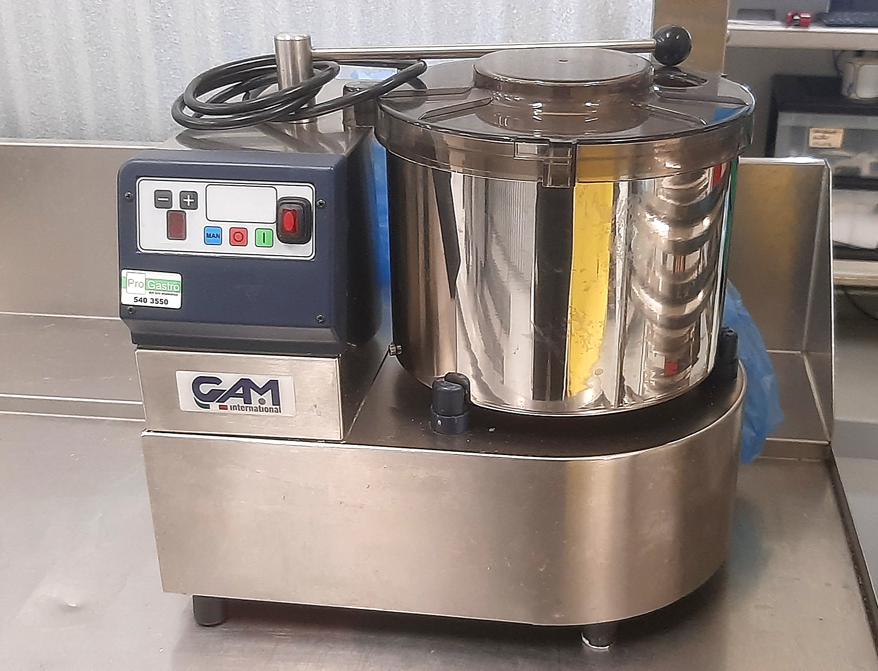 SELT / SOLD Gam matvinnsluvél nýleg frá Progastro