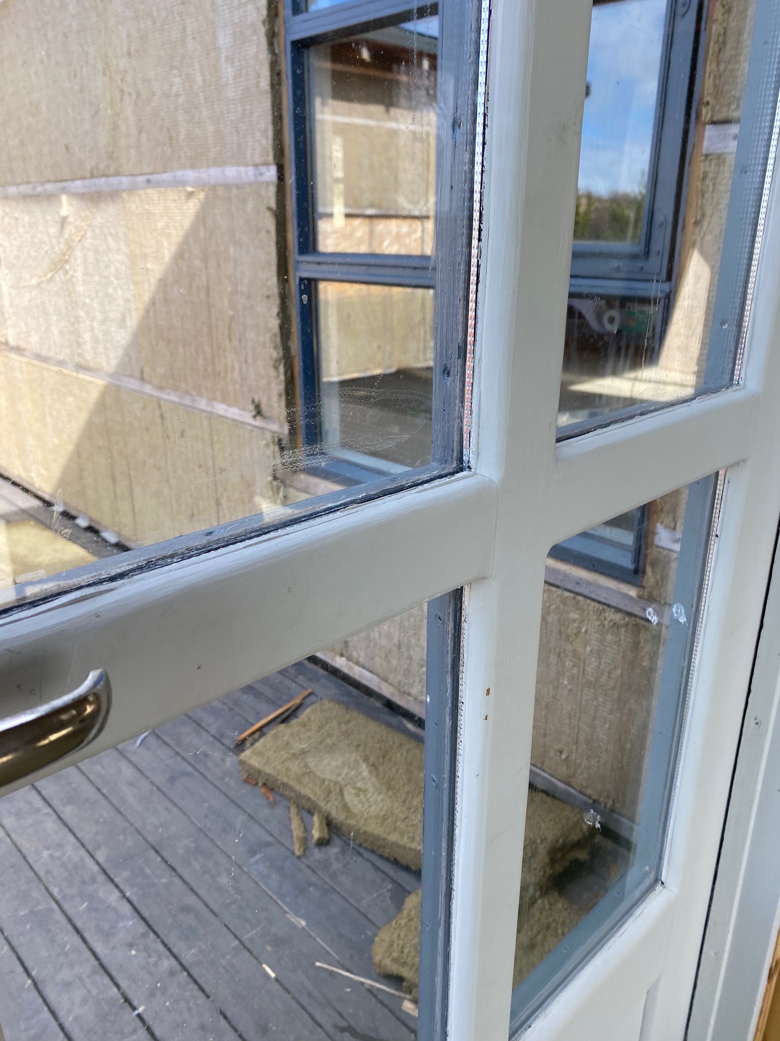 SELT / SOLD - Falleg viðarútihurð(nr. 3) með rúðum í ramma, H209,5 x B88 4