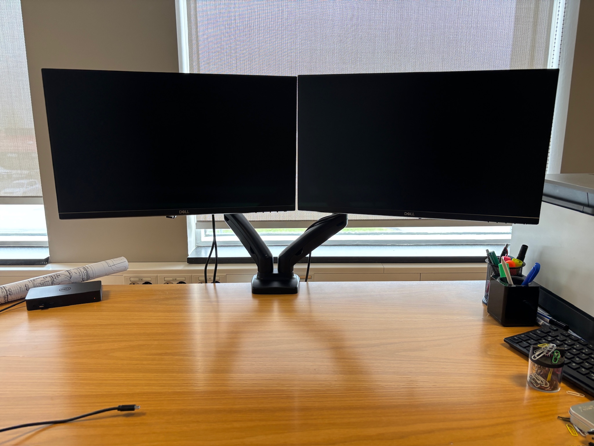 SELT / SOLD Dell tölvuskjáir á armi, 24''