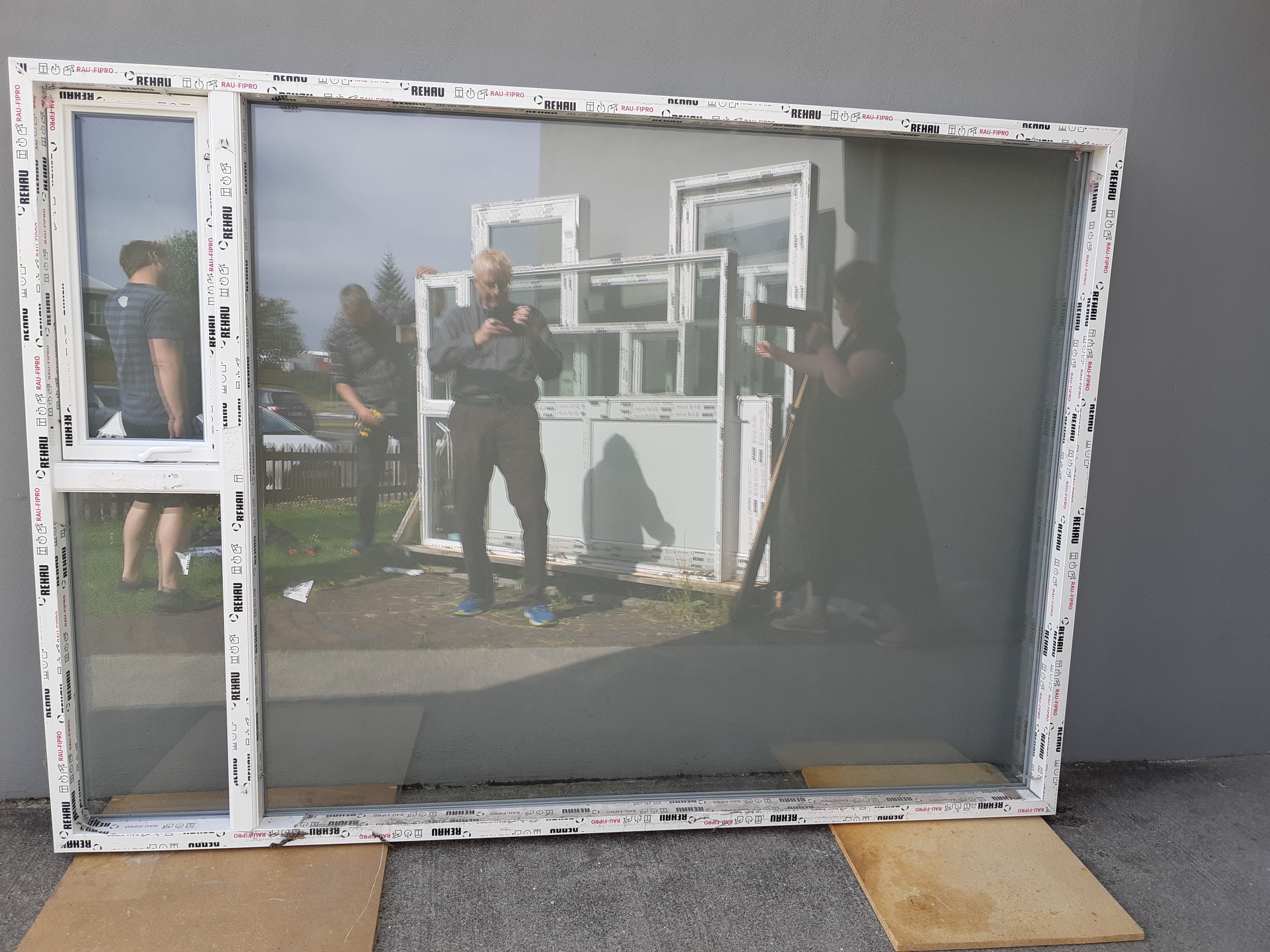 SELT / SOLD - Gluggi - nýr PVC - 176x137 sm með opnanlegt fag - REHAU NORDIC