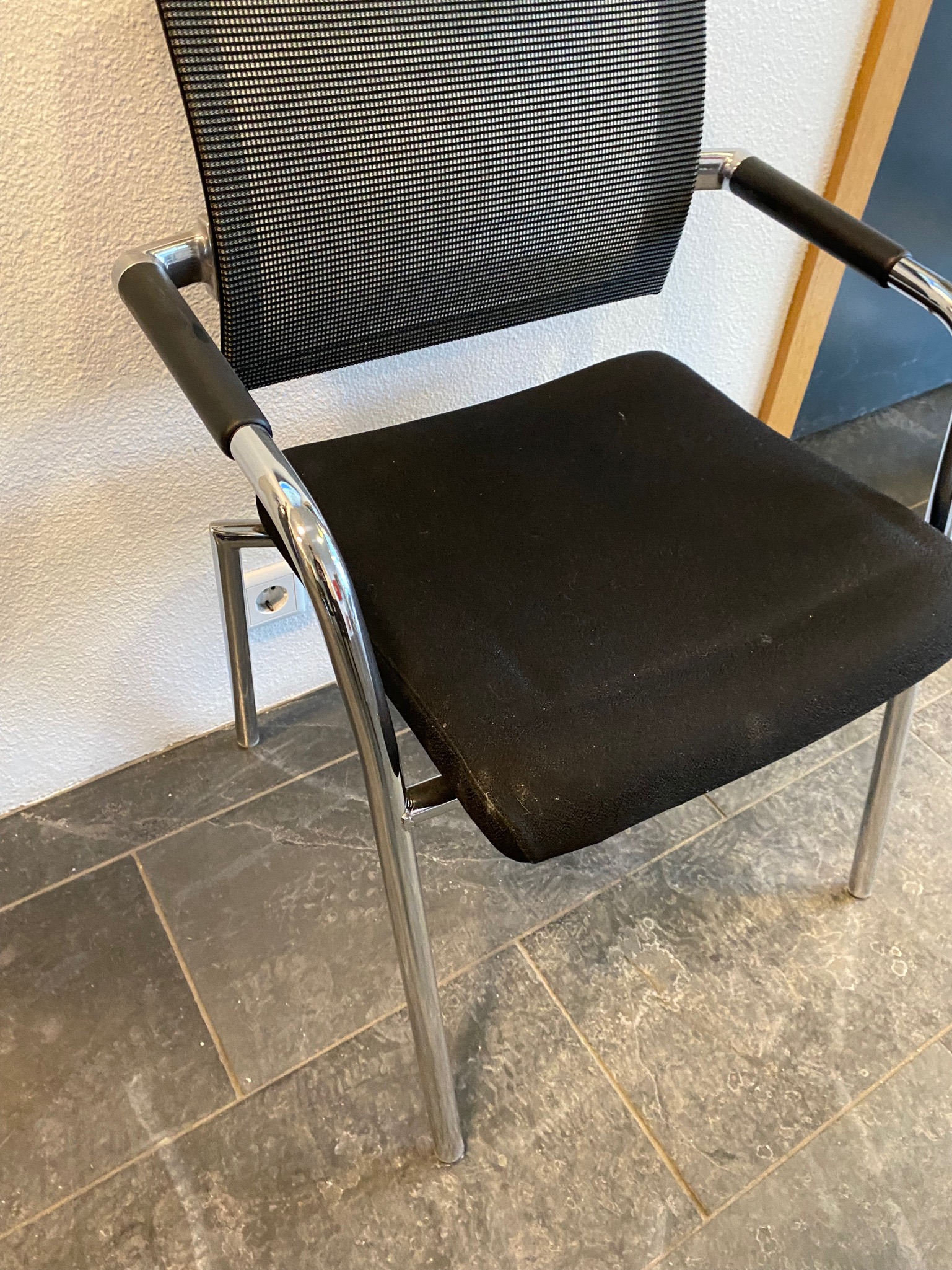 SELT / SOLD Skin fundarstólar frá InnX 4