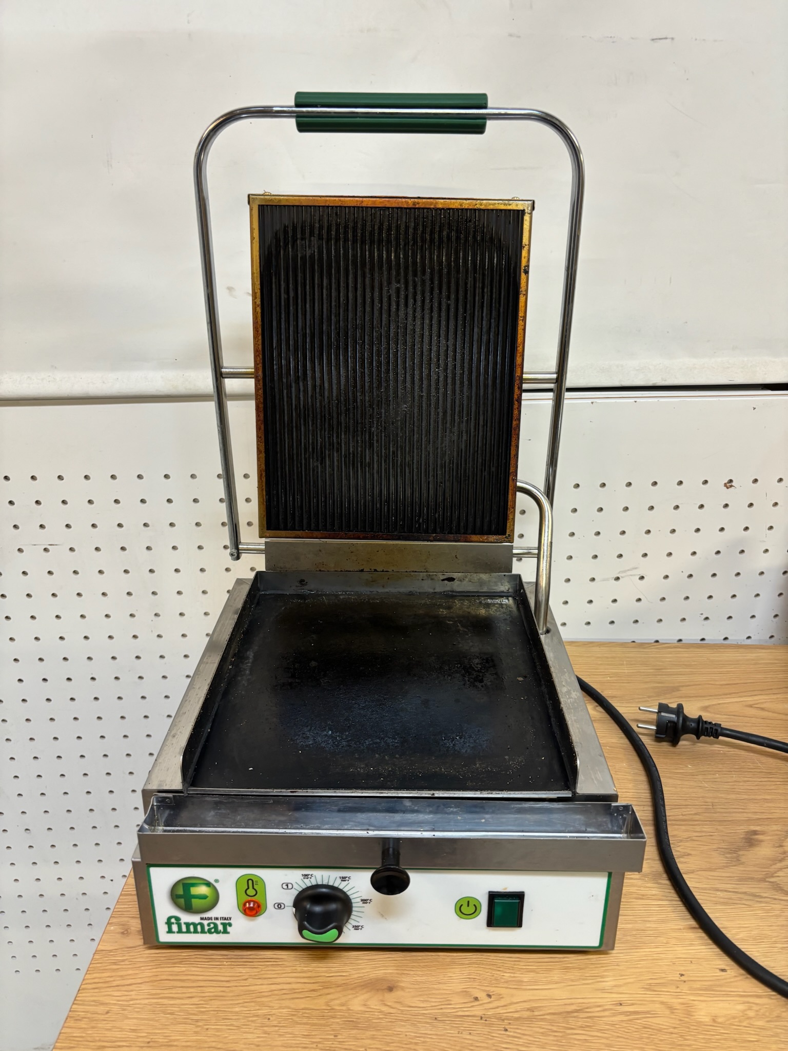 SELT / SOLD Fimar samlokugrill