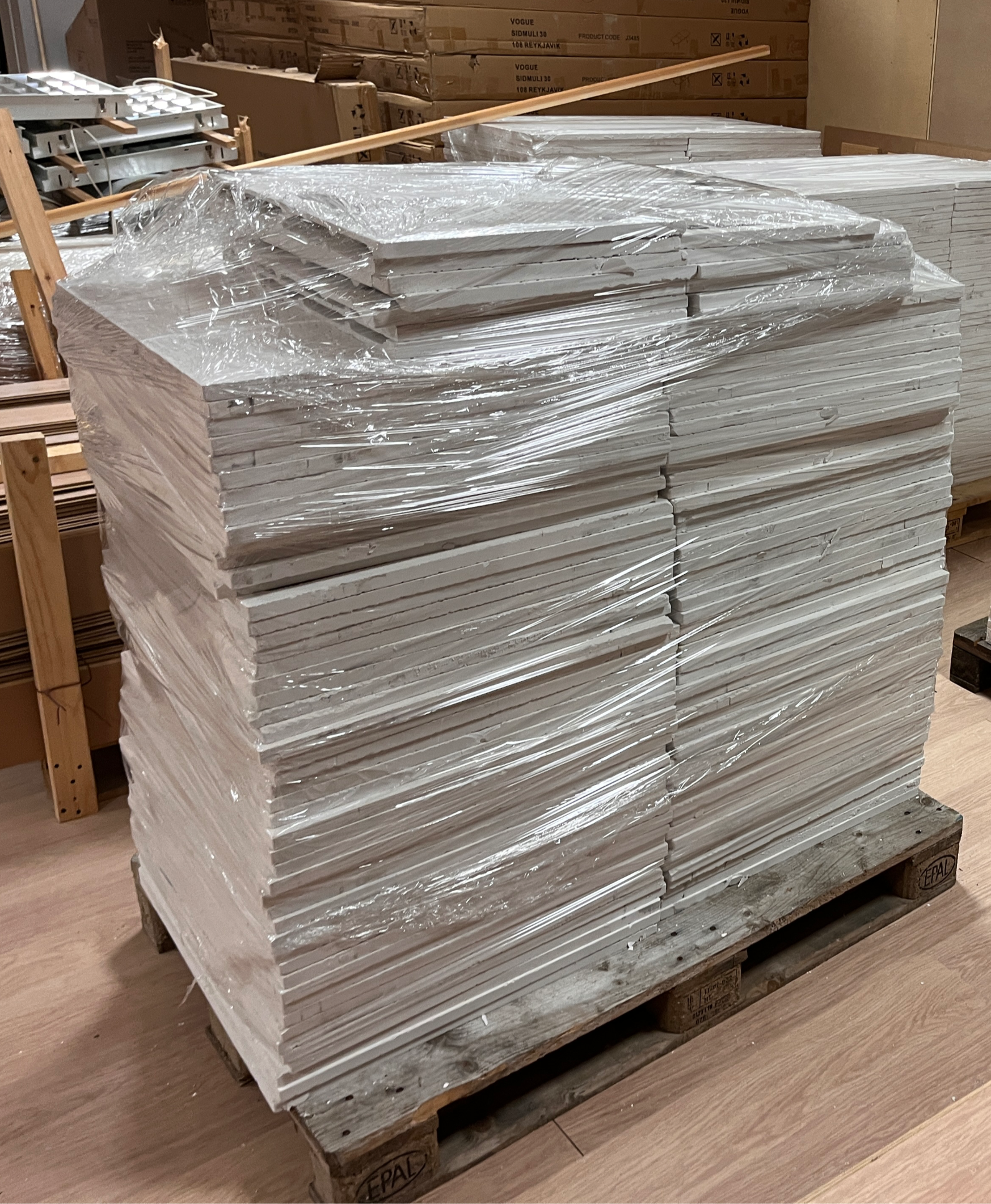 SELT / SOLD Kerfisloft - loftaplötur - 20mm - hljóðeinangrandi 60x60 sm, 450 fm.