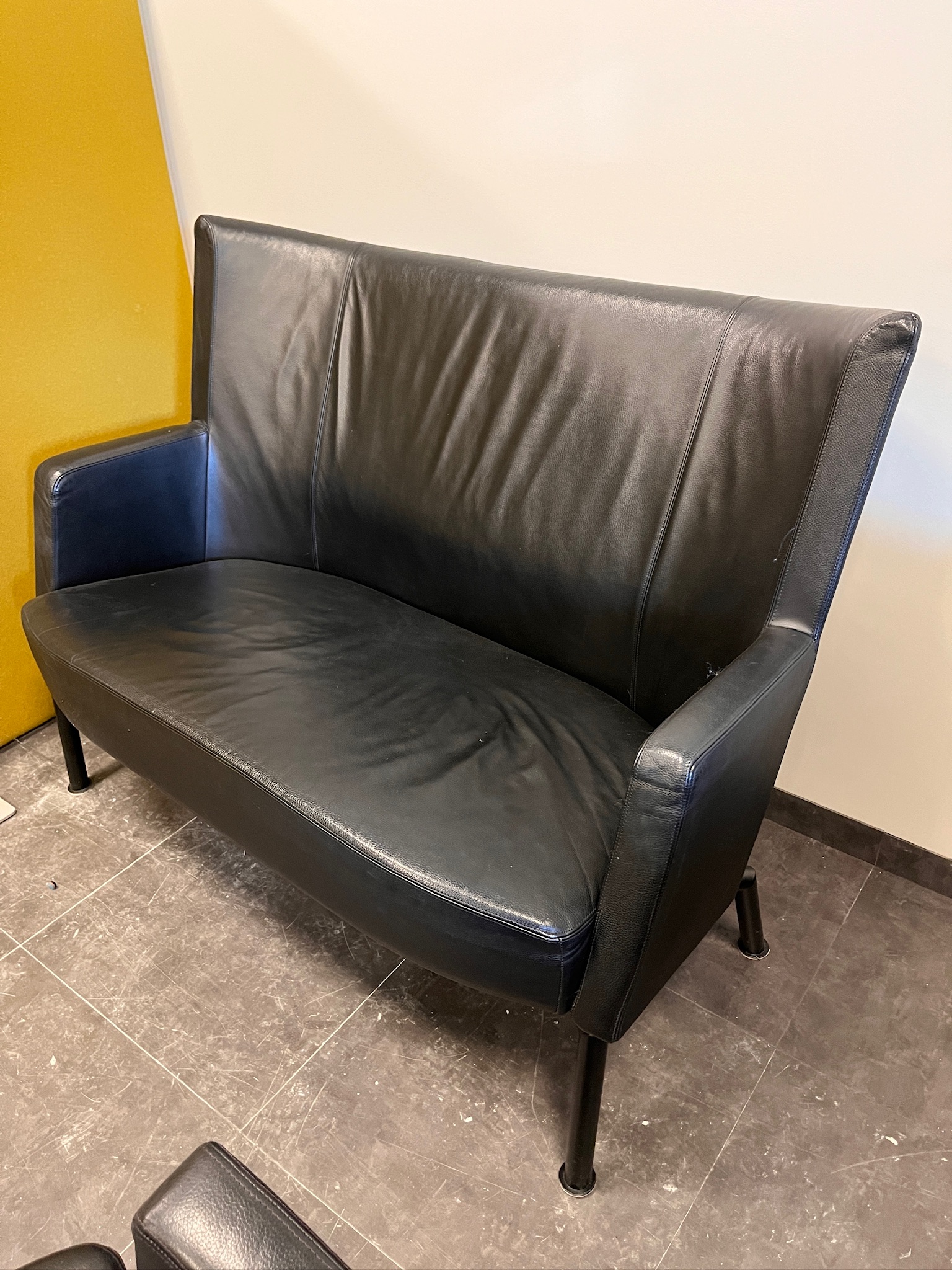 SELT / SOLD Kinnarps leðursófi frá Pennanum 3