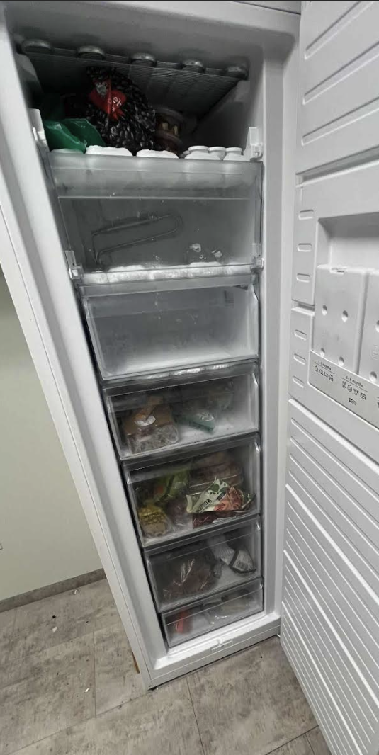 SELT / SOLD Siemens frystiskápur 2