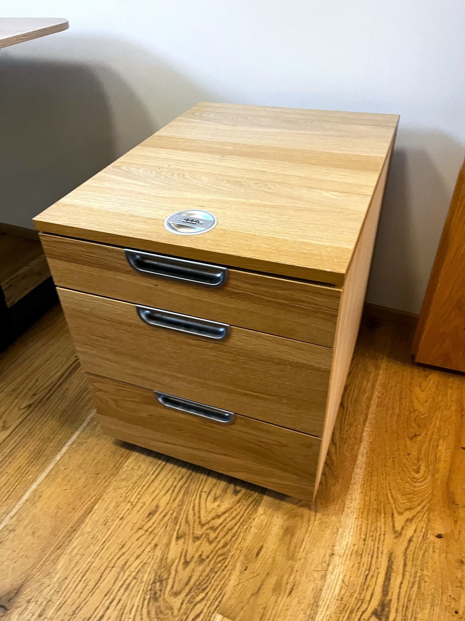 SELT / SOLD IKEA skrifstofukálfur m. læsingu og á hjólum