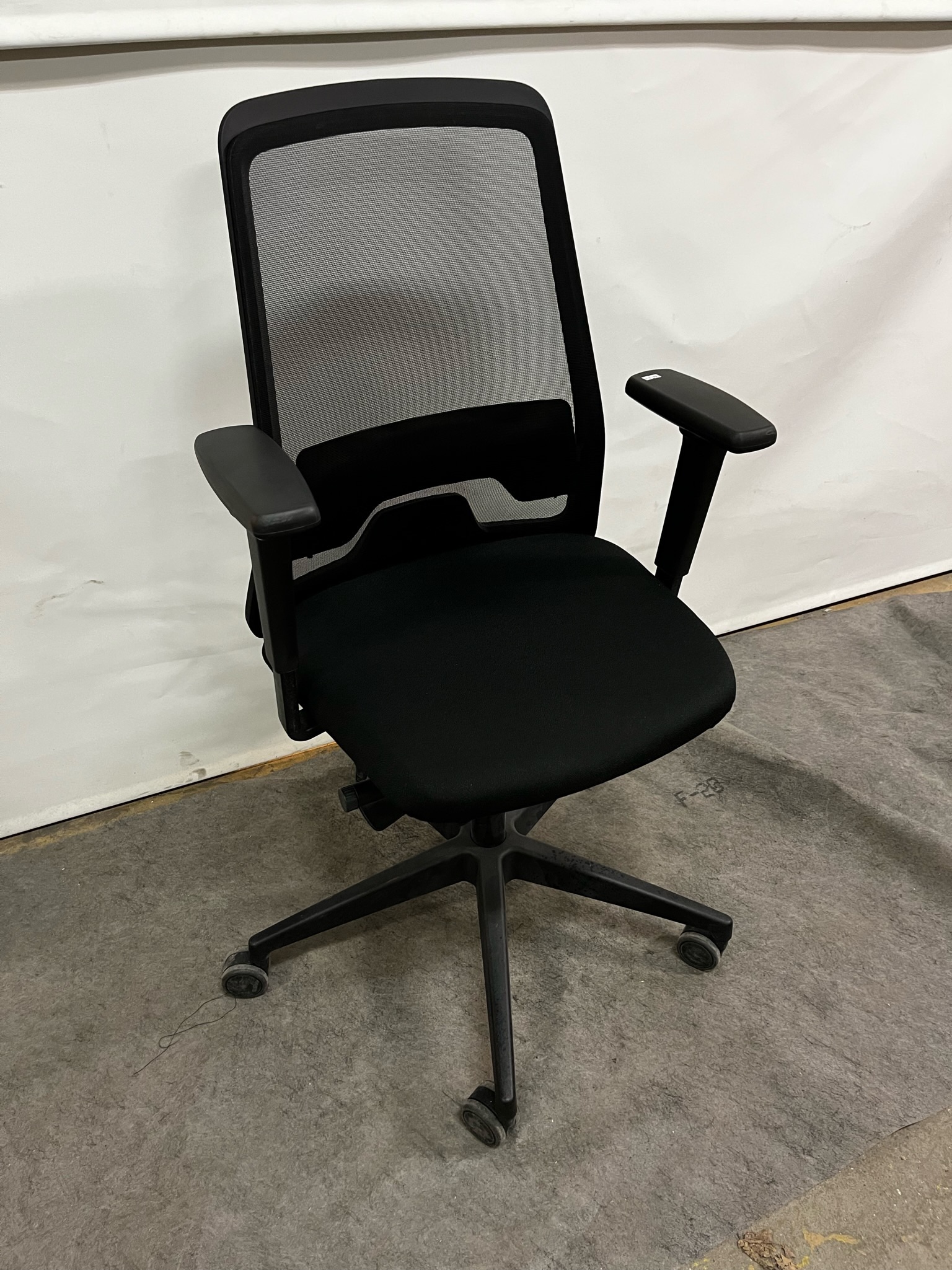 SELT / SOLD Skrifstofustóll frá Interstuhl