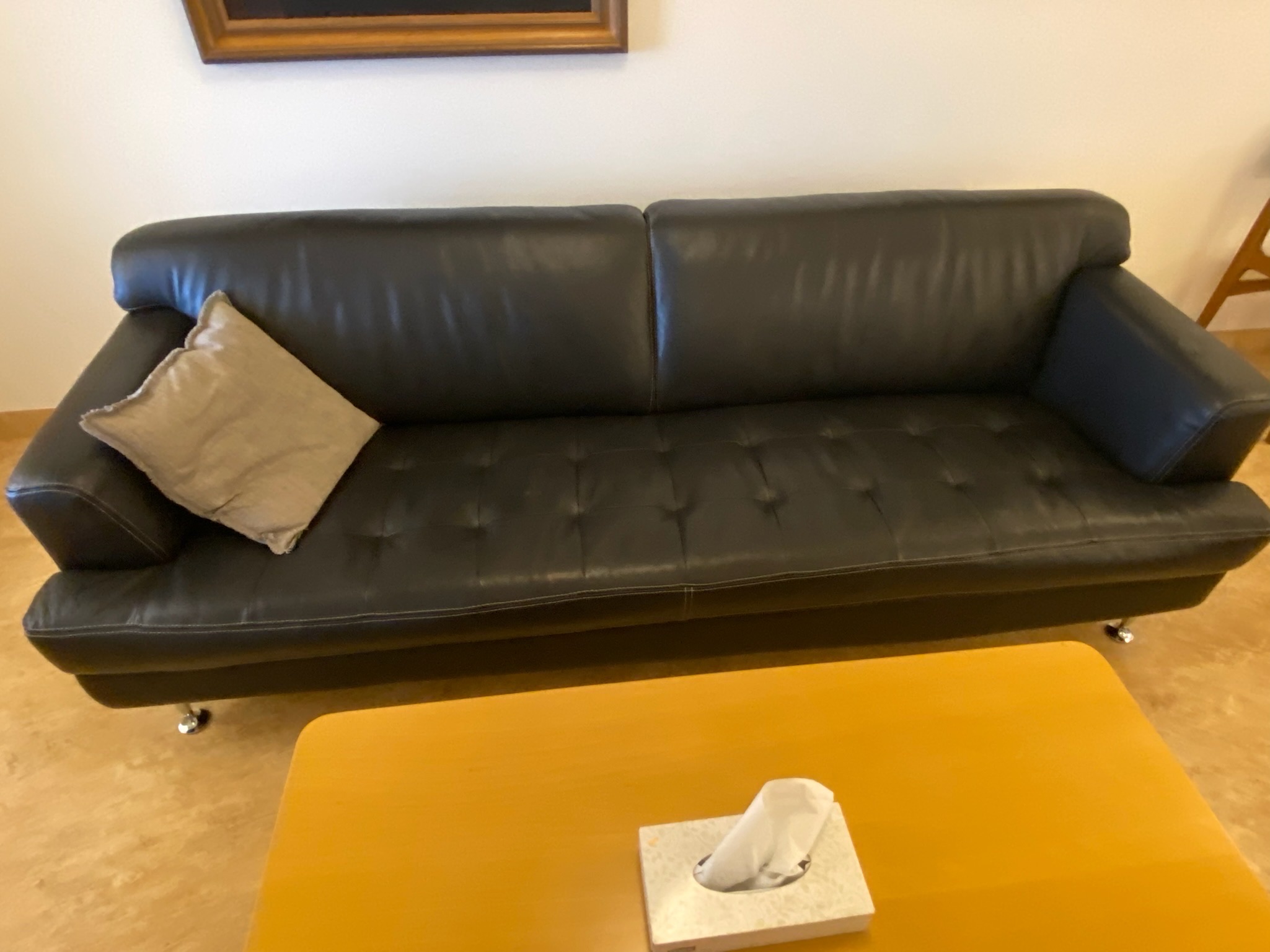 SELT / SOLD Vandaður leðursófi - B220 x D90 sm. (2 stk.) Alþingi 2